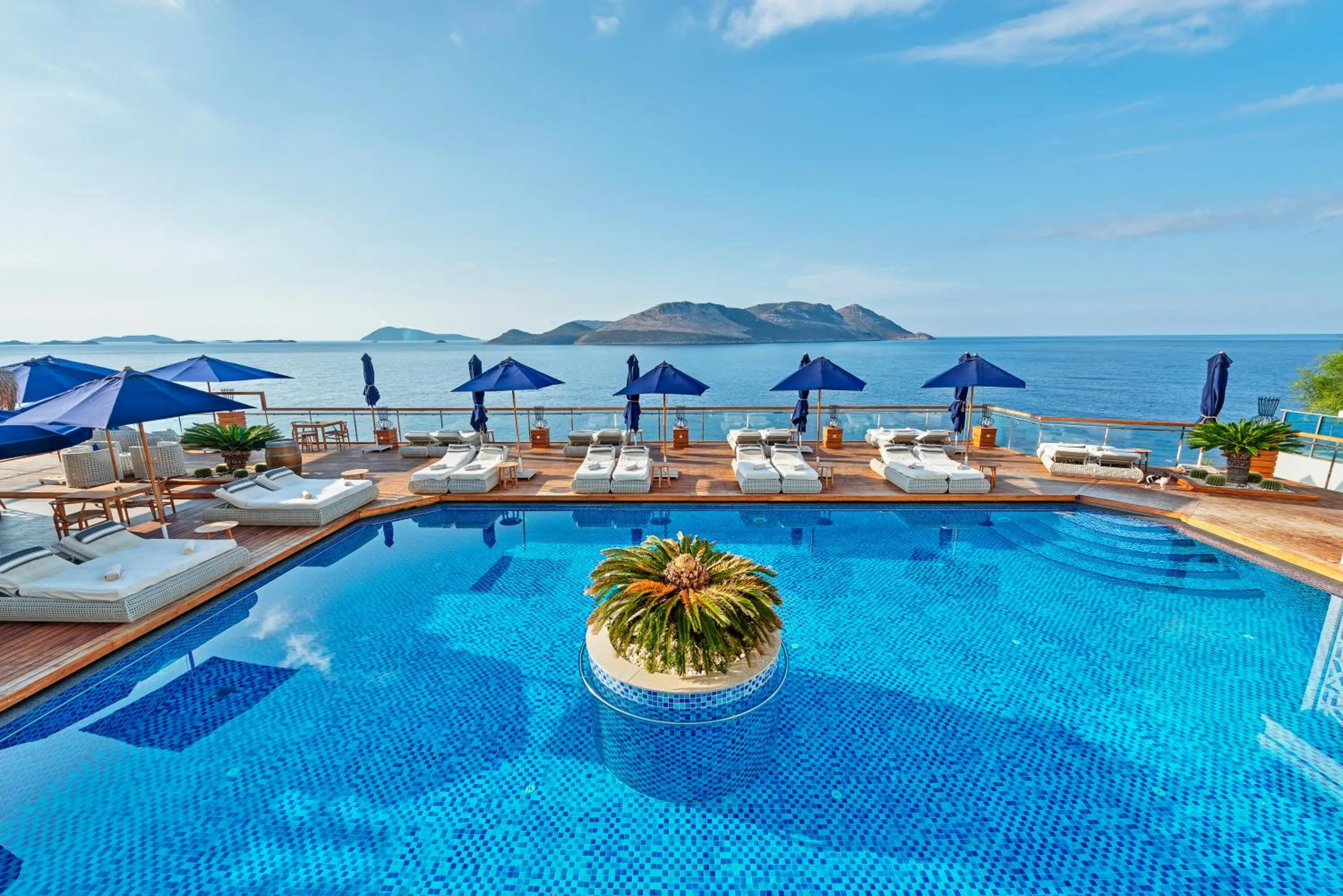 Swimming pool in Meis Exclusive Hotel