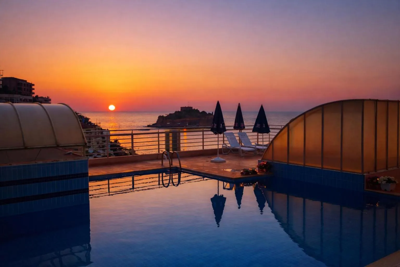 Swimming pool in Kayhanbey Hotel