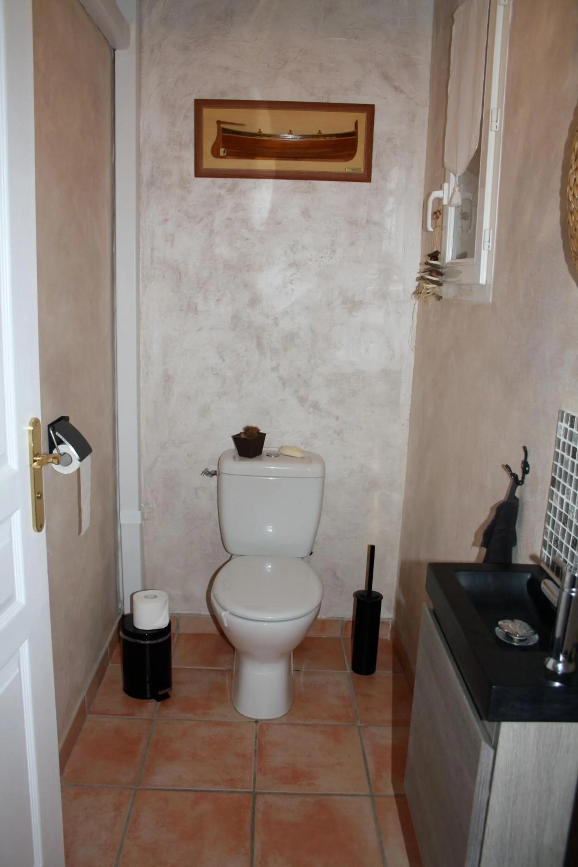 Toilet in La Villa d'Olivène