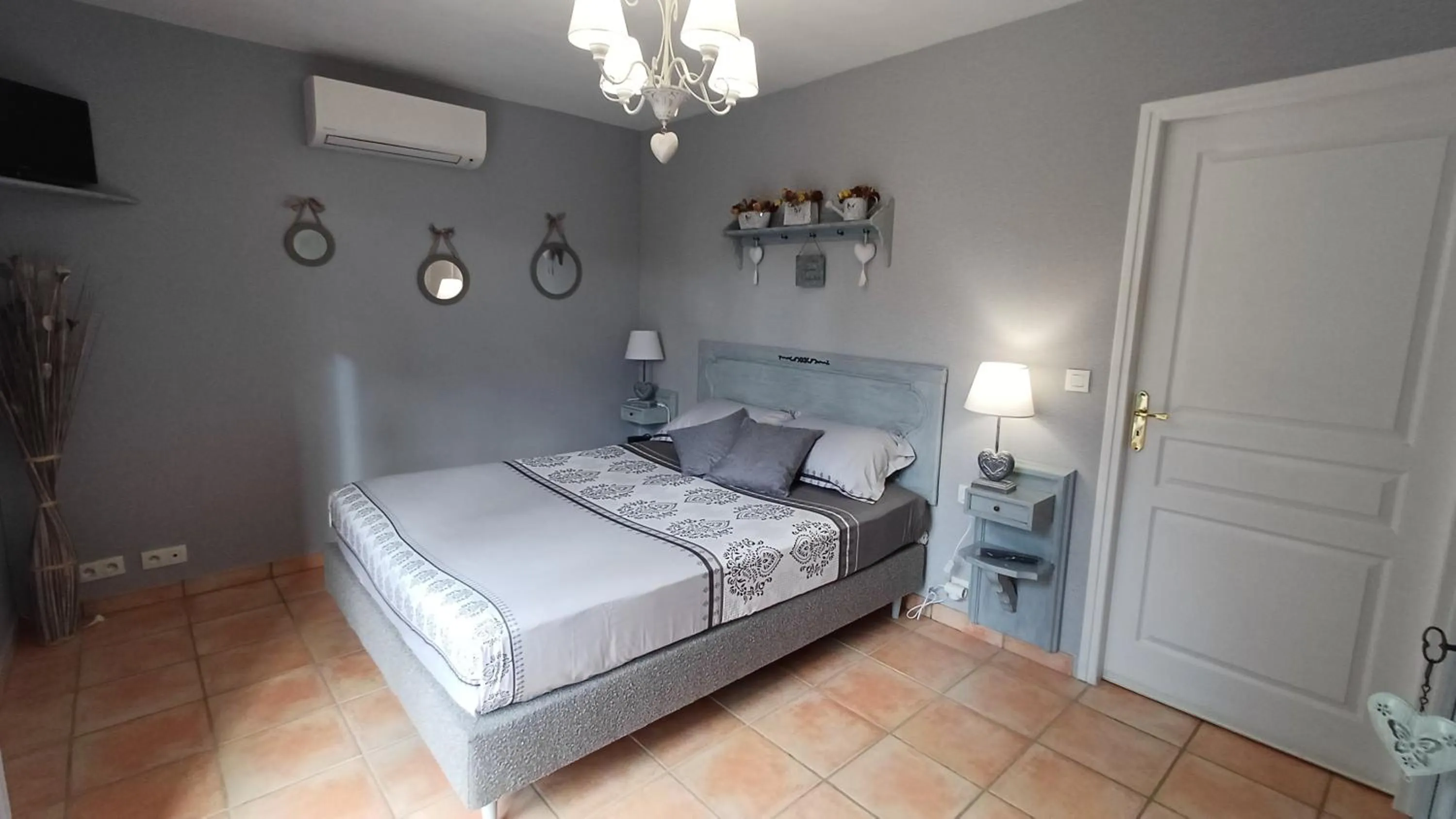 Bed in La Villa d'Olivène