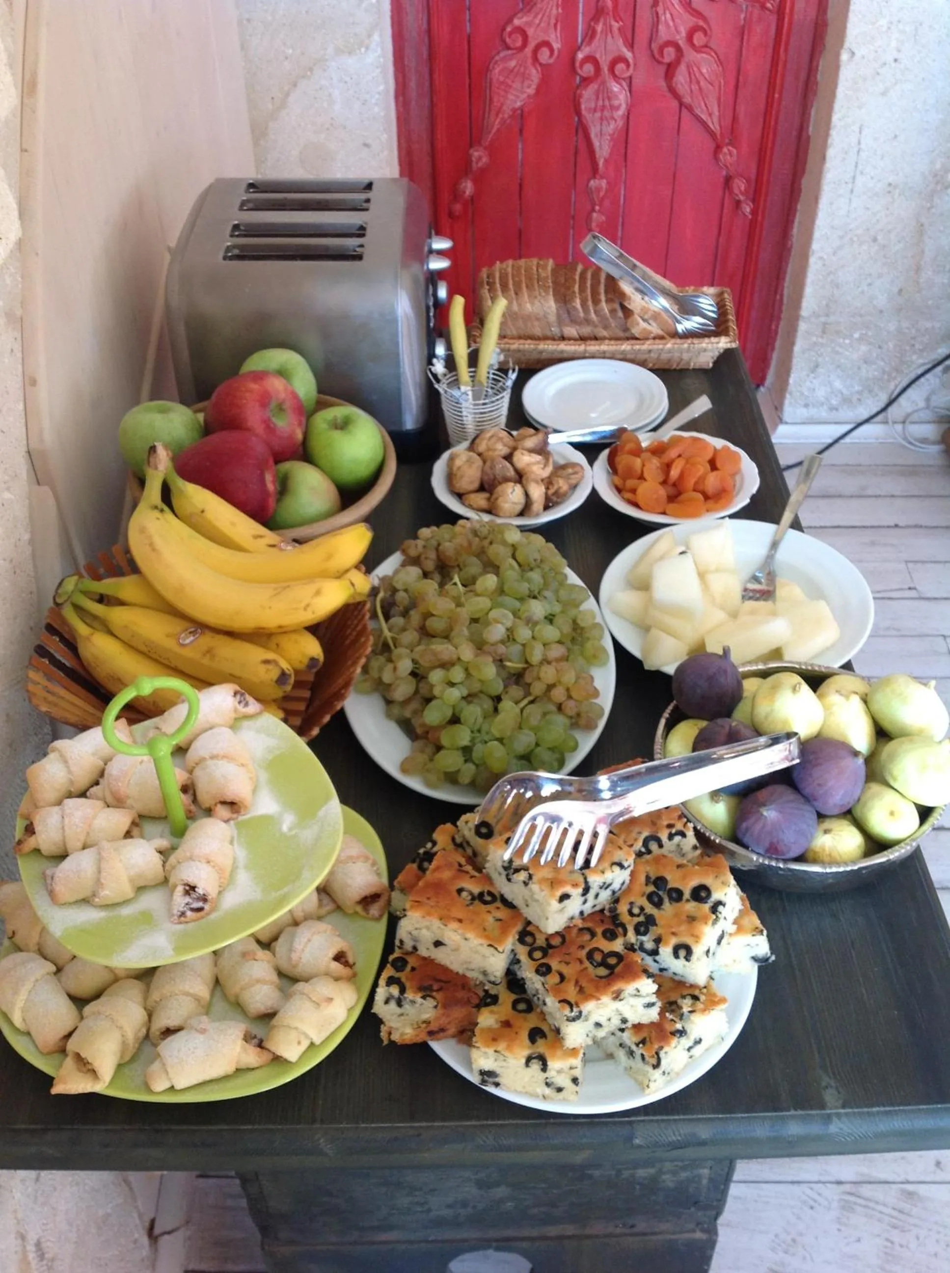 Food in Hezen Cave Hotel