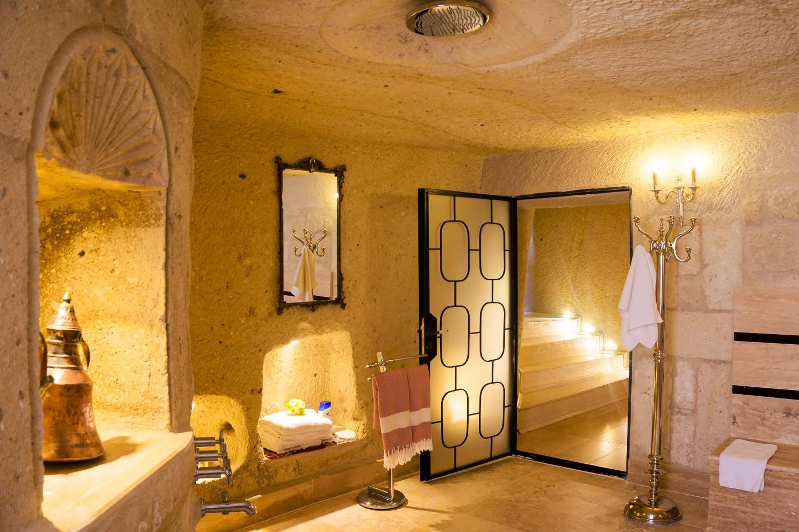 Bathroom in Hezen Cave Hotel