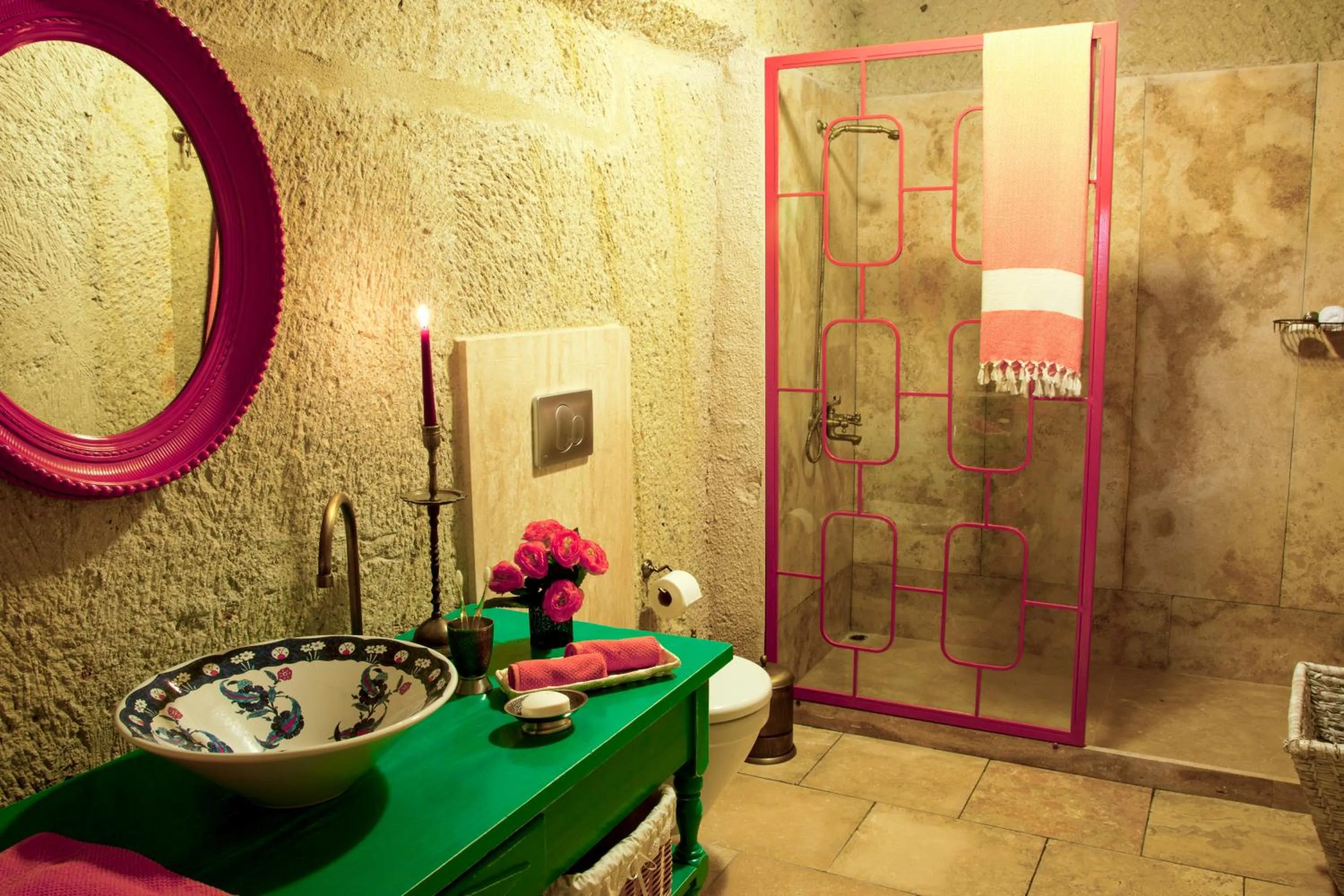 Shower in Hezen Cave Hotel