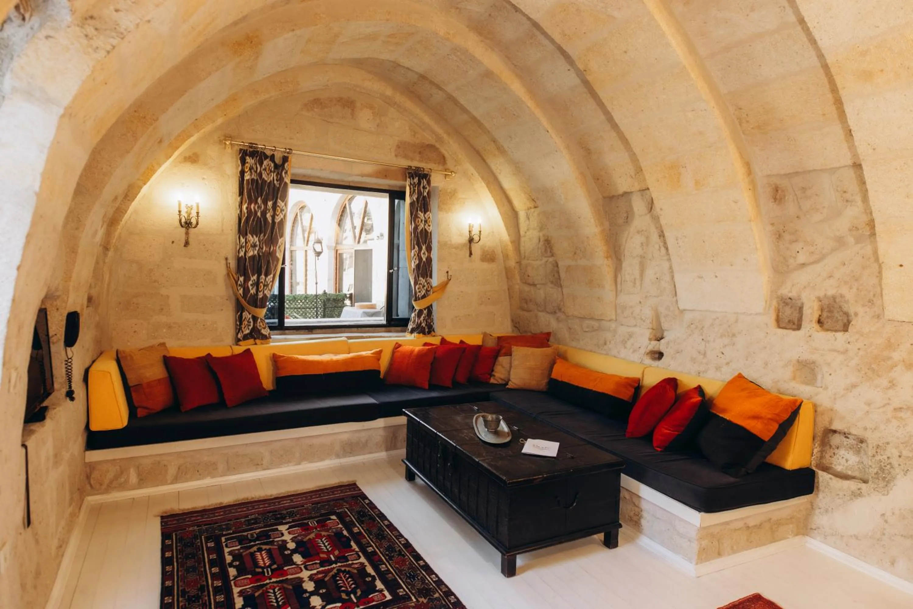 Living room in Hezen Cave Hotel