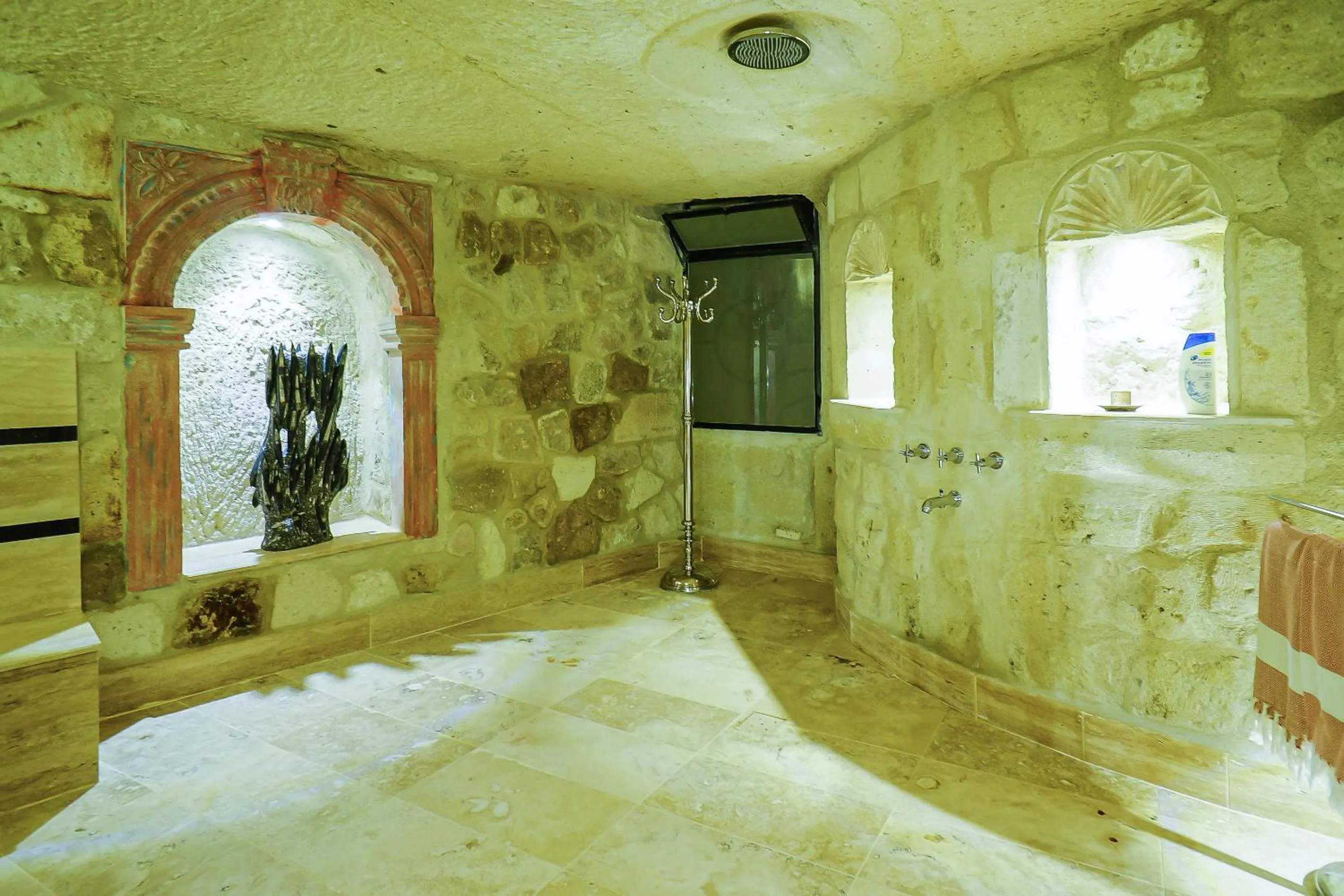 Bathroom in Hezen Cave Hotel