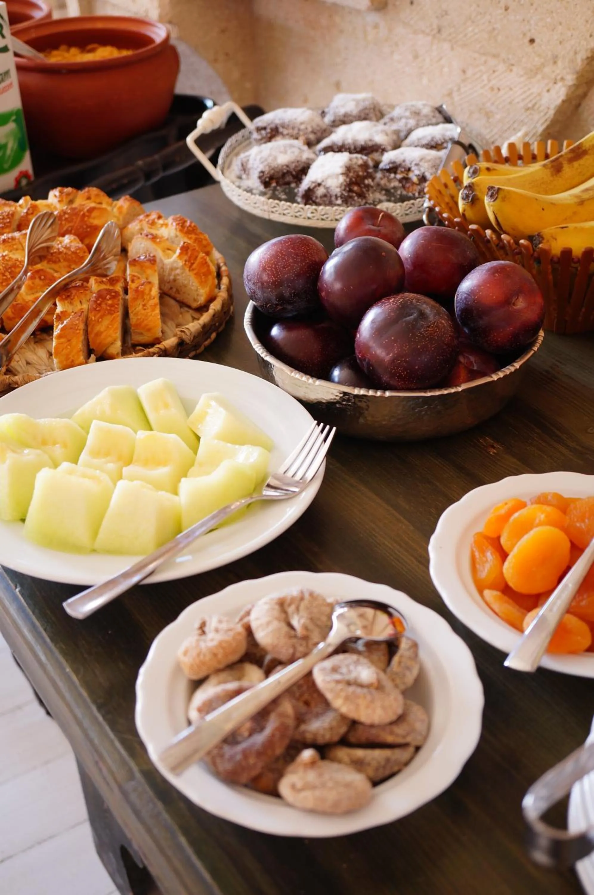 Food in Hezen Cave Hotel