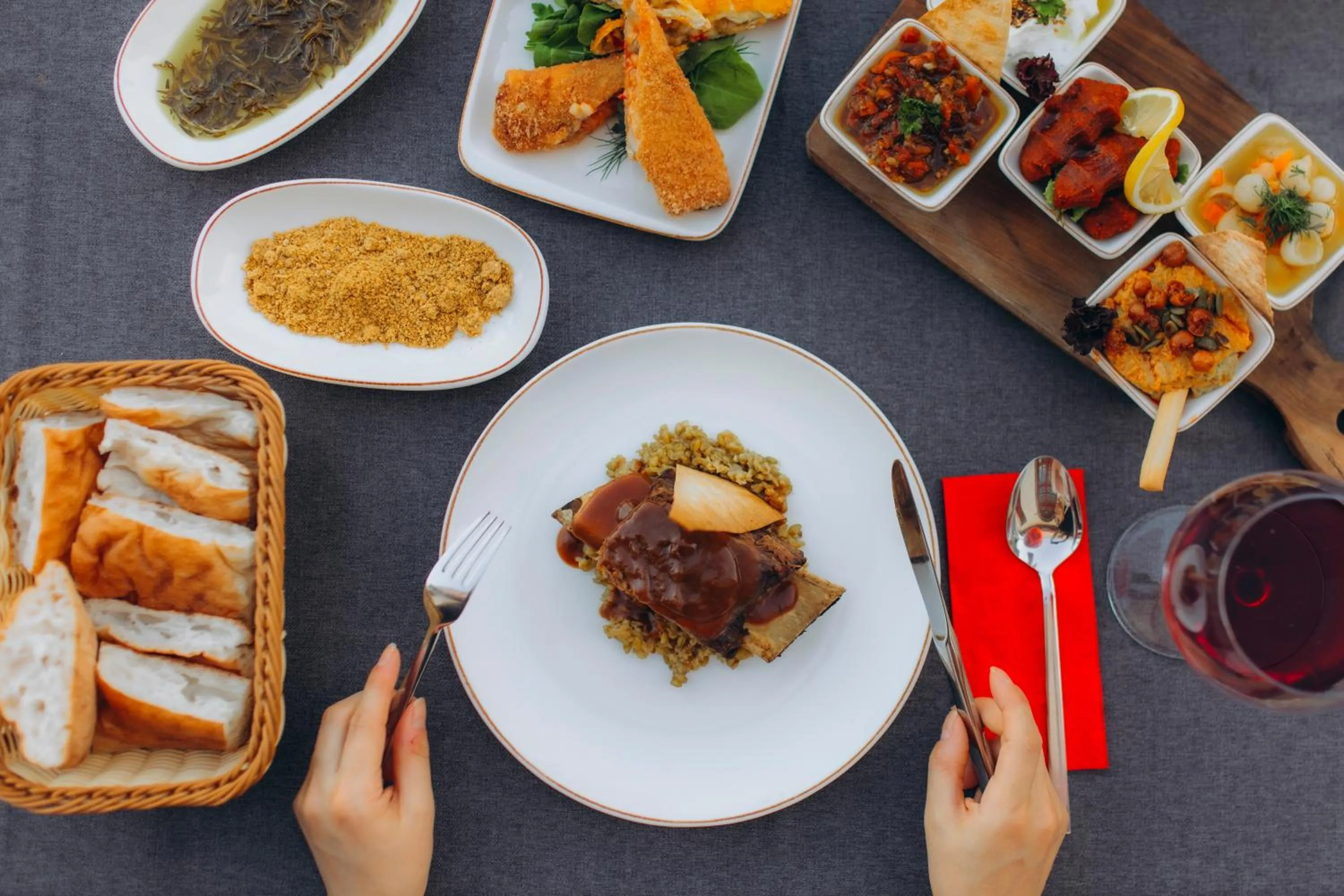 Restaurant/places to eat in Hezen Cave Hotel