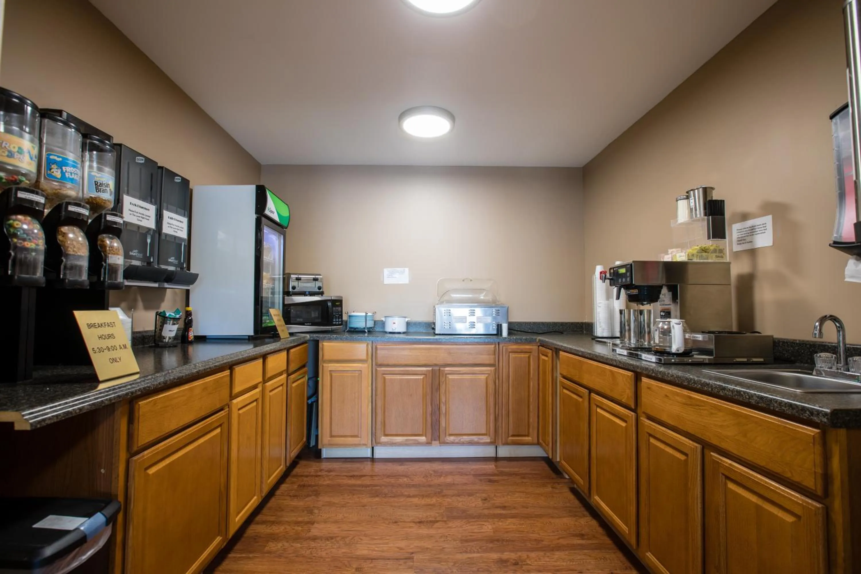 Continental breakfast in Relax Inn and Suites Kuttawa