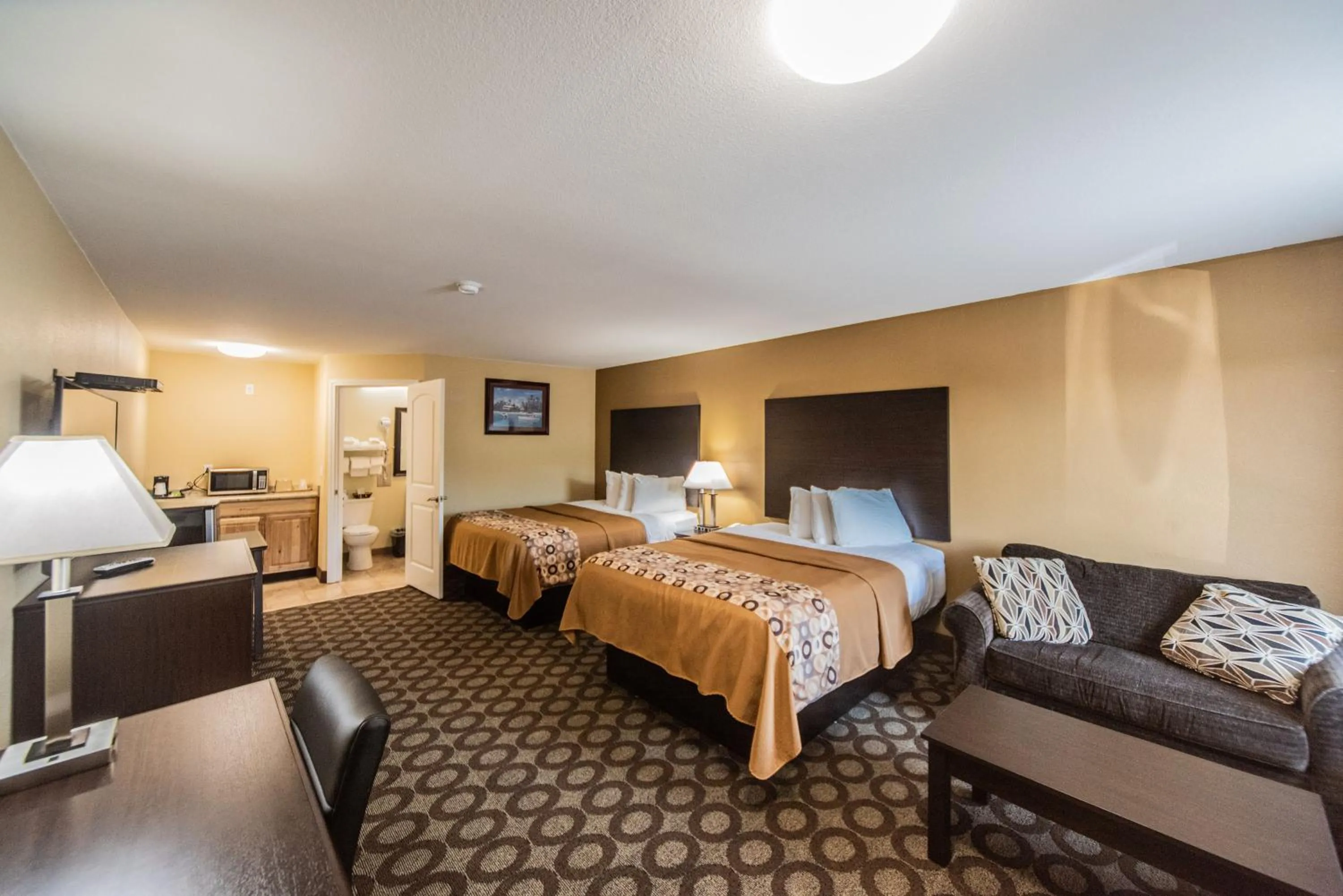 Bed in Relax Inn and Suites Kuttawa