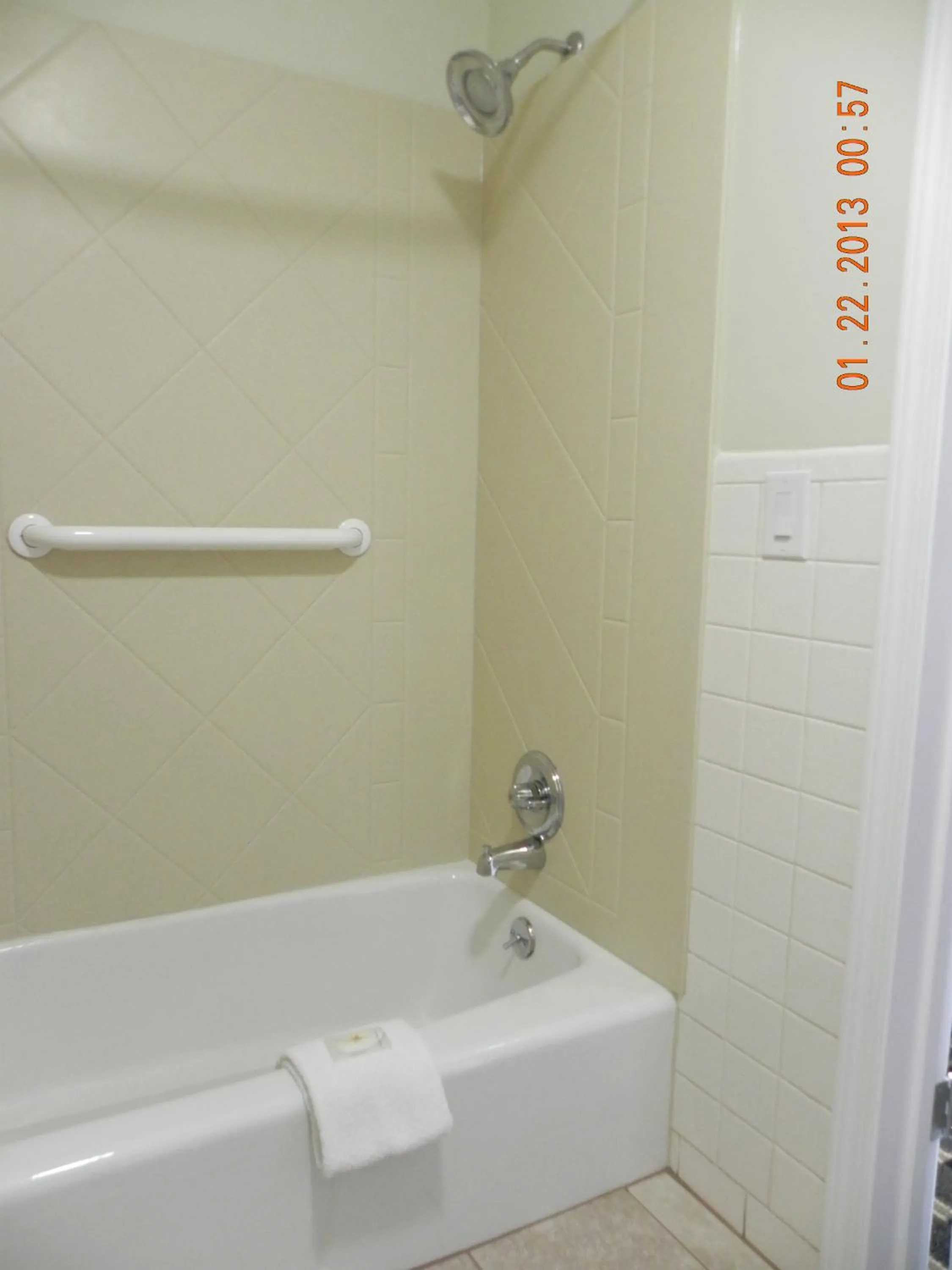 Shower in Relax Inn and Suites Kuttawa