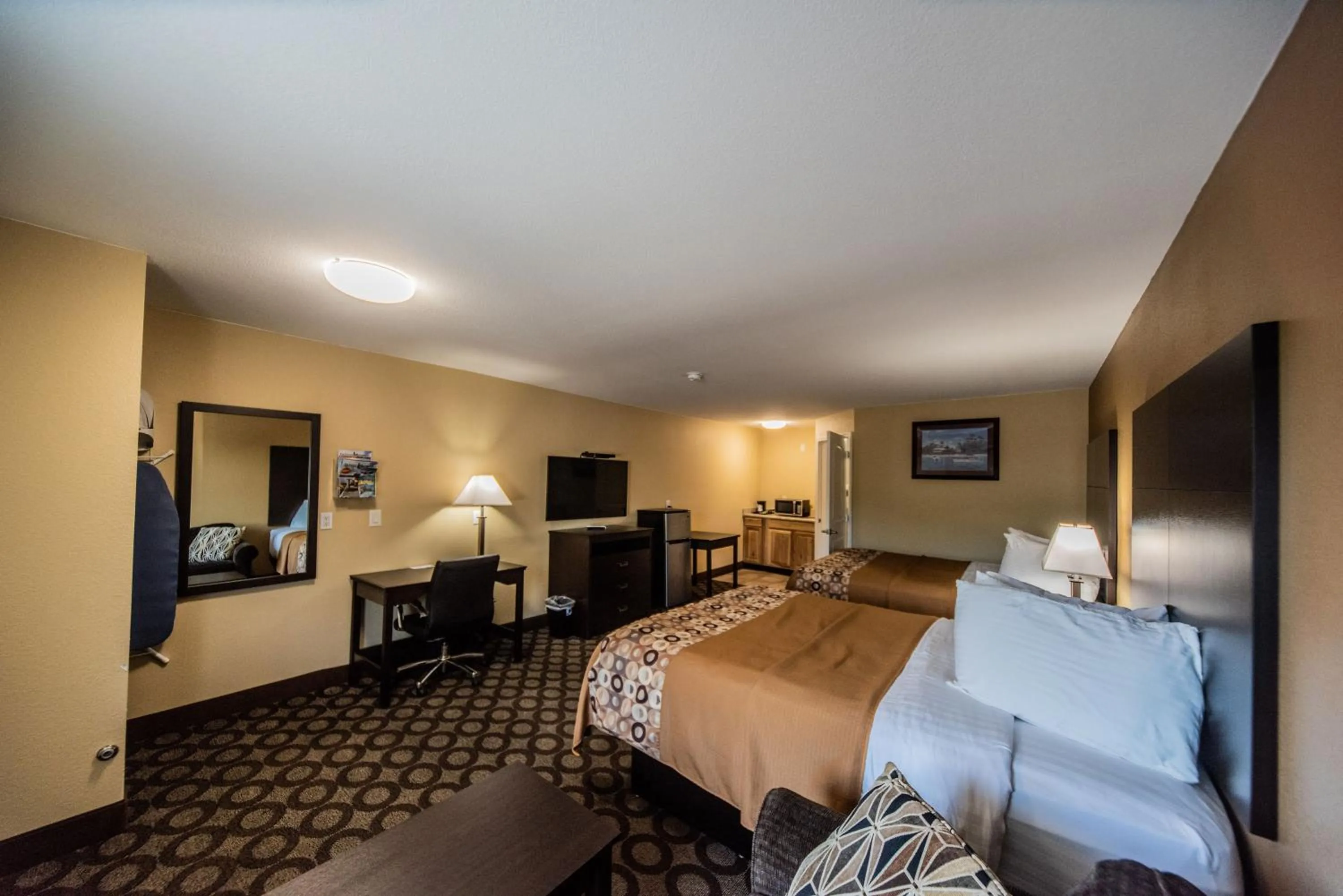 Bed in Relax Inn and Suites Kuttawa