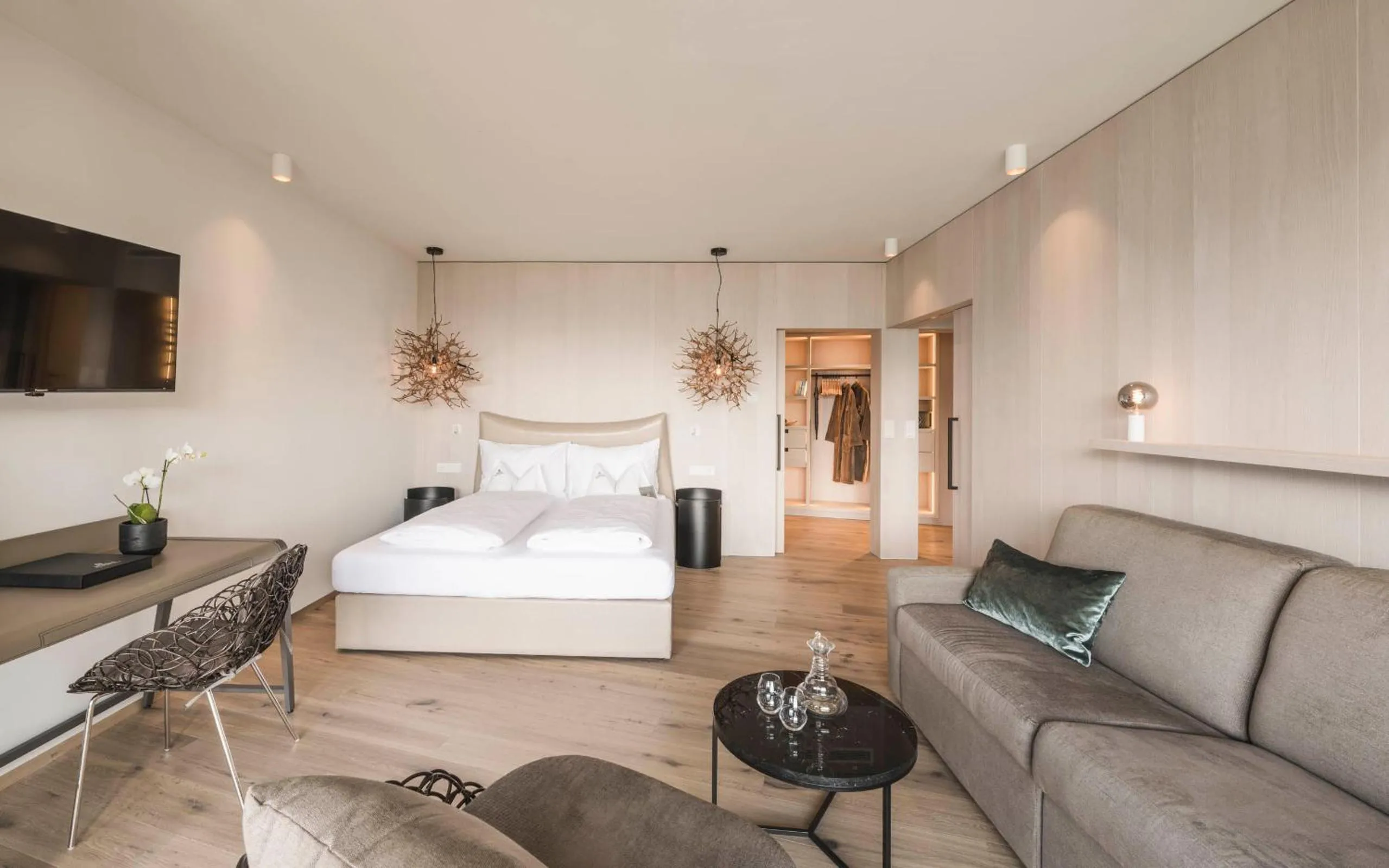 Bedroom, Bed in Schenna Resort