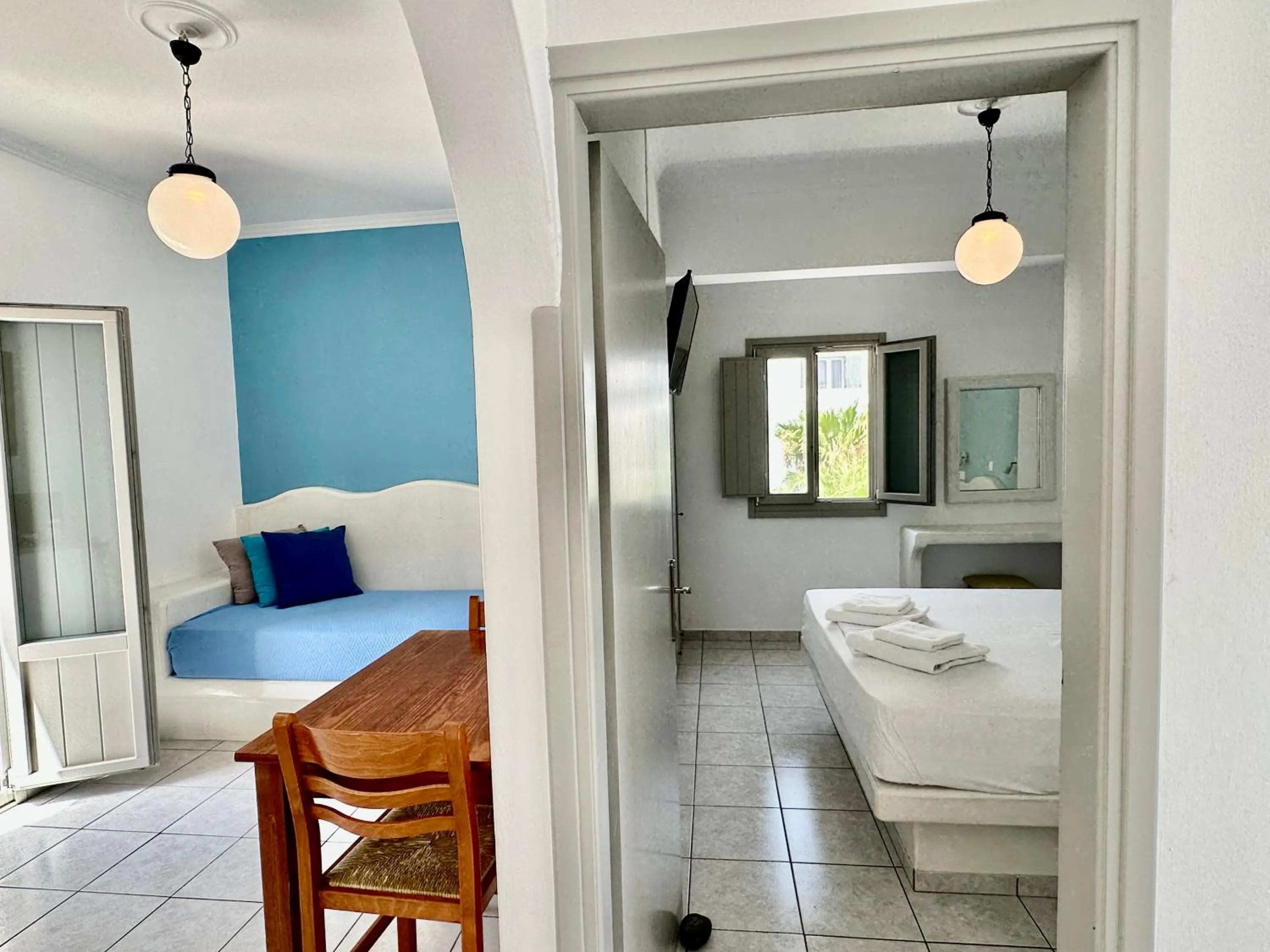 Bed in Sail Inn Studios & Apartments