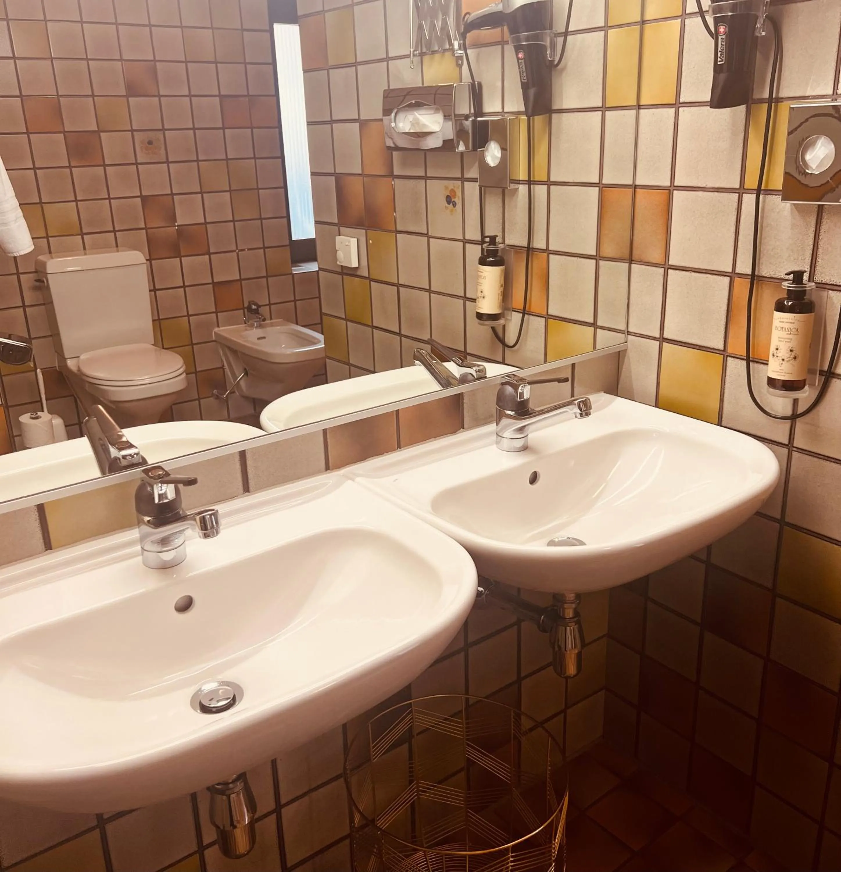 Bathroom in Piazza Ascona Hotel & Restaurants