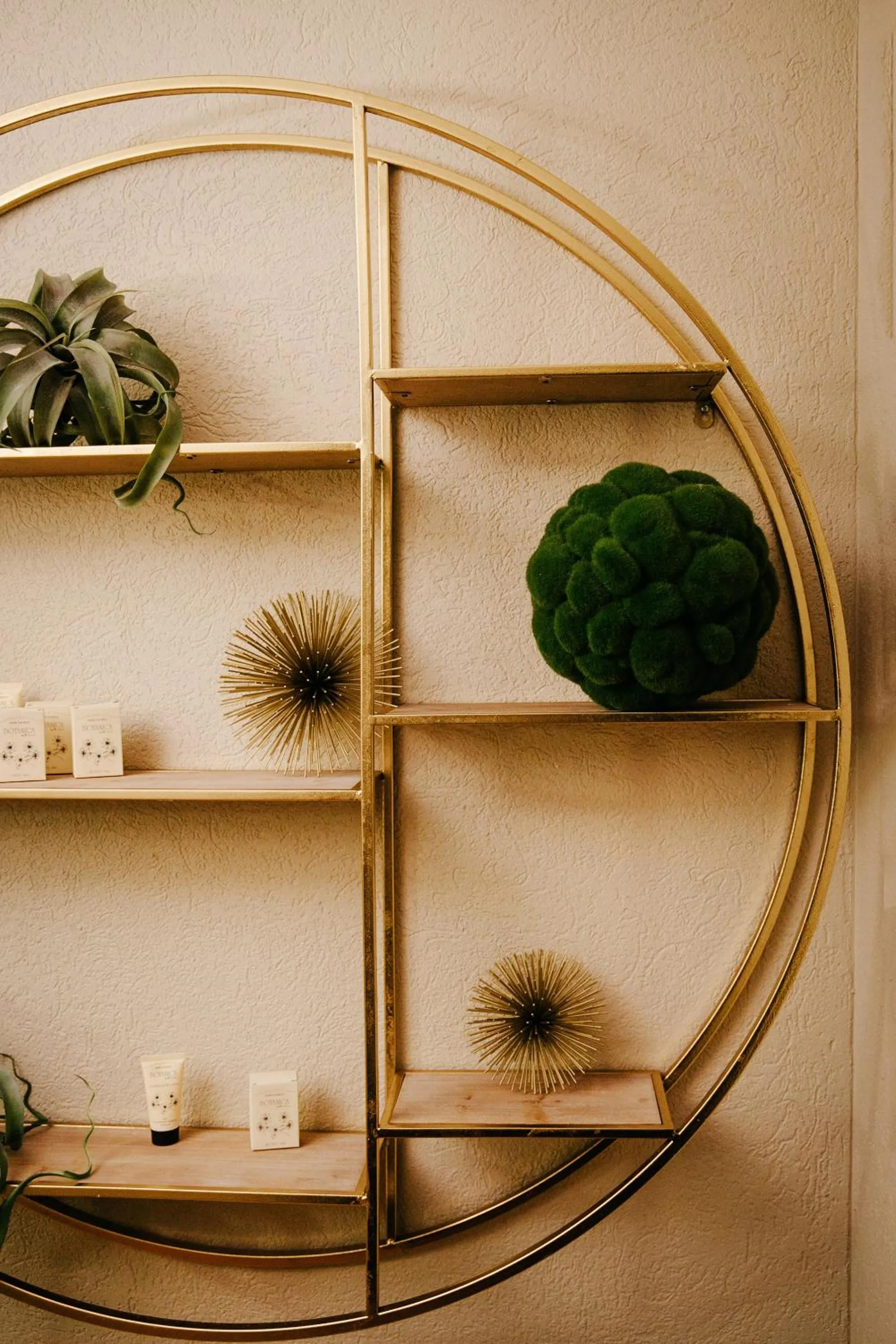 Decorative detail in Vista Lakefront Boutique Hotel