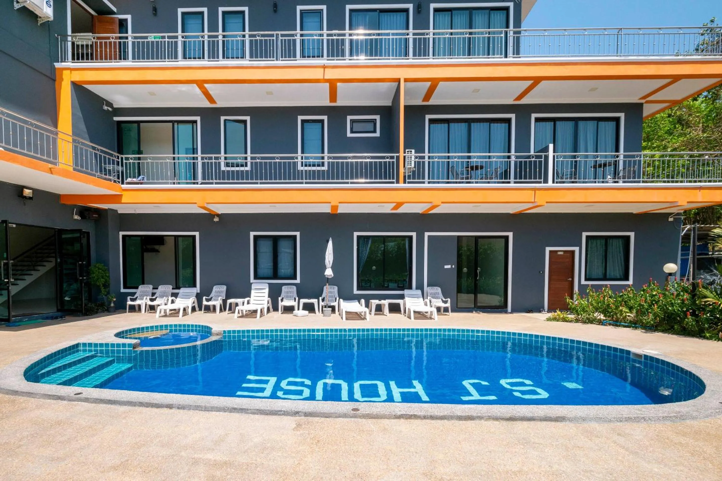 Swimming pool in OYO 665 Sj House Hotel