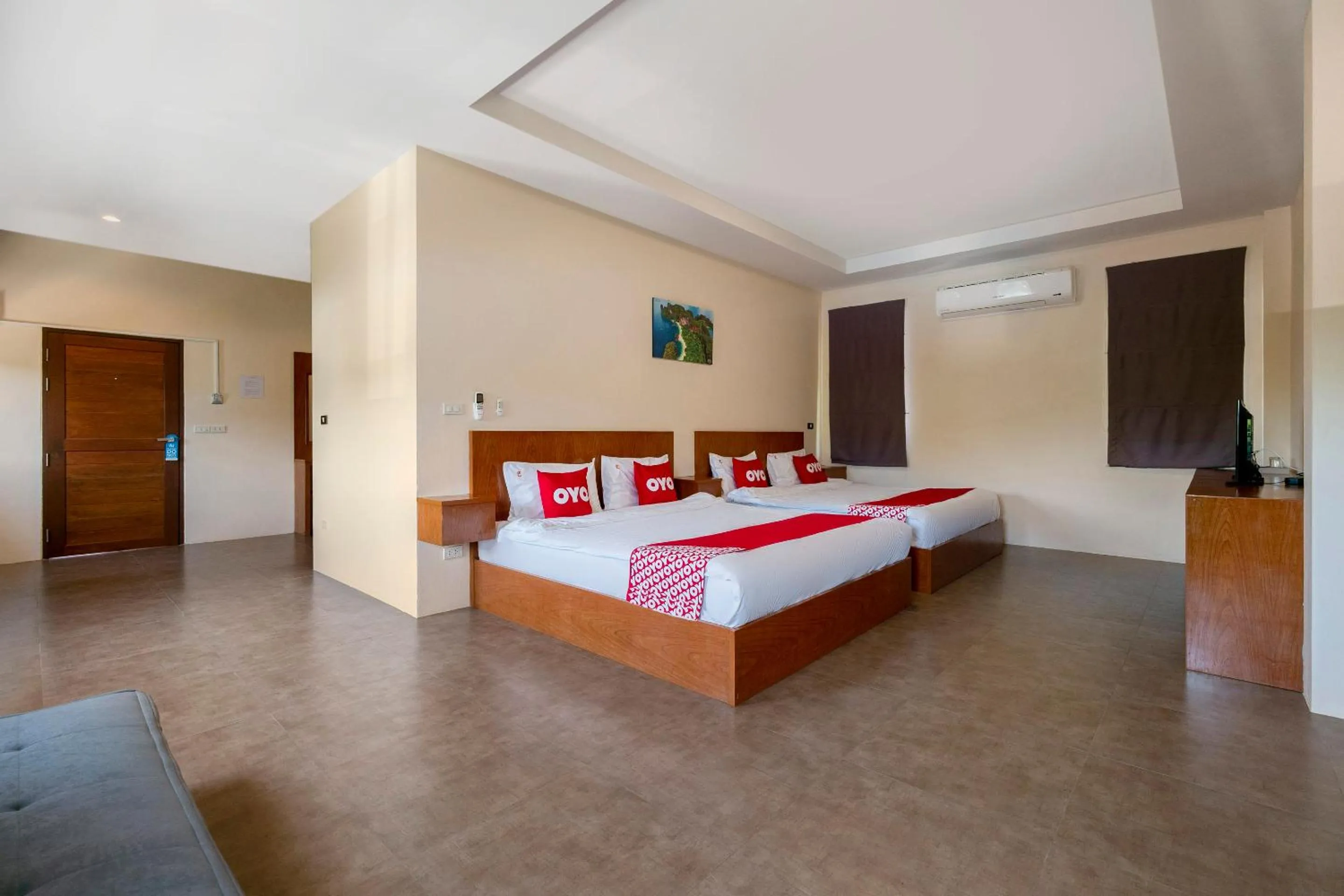 Bedroom in OYO 665 Sj House Hotel