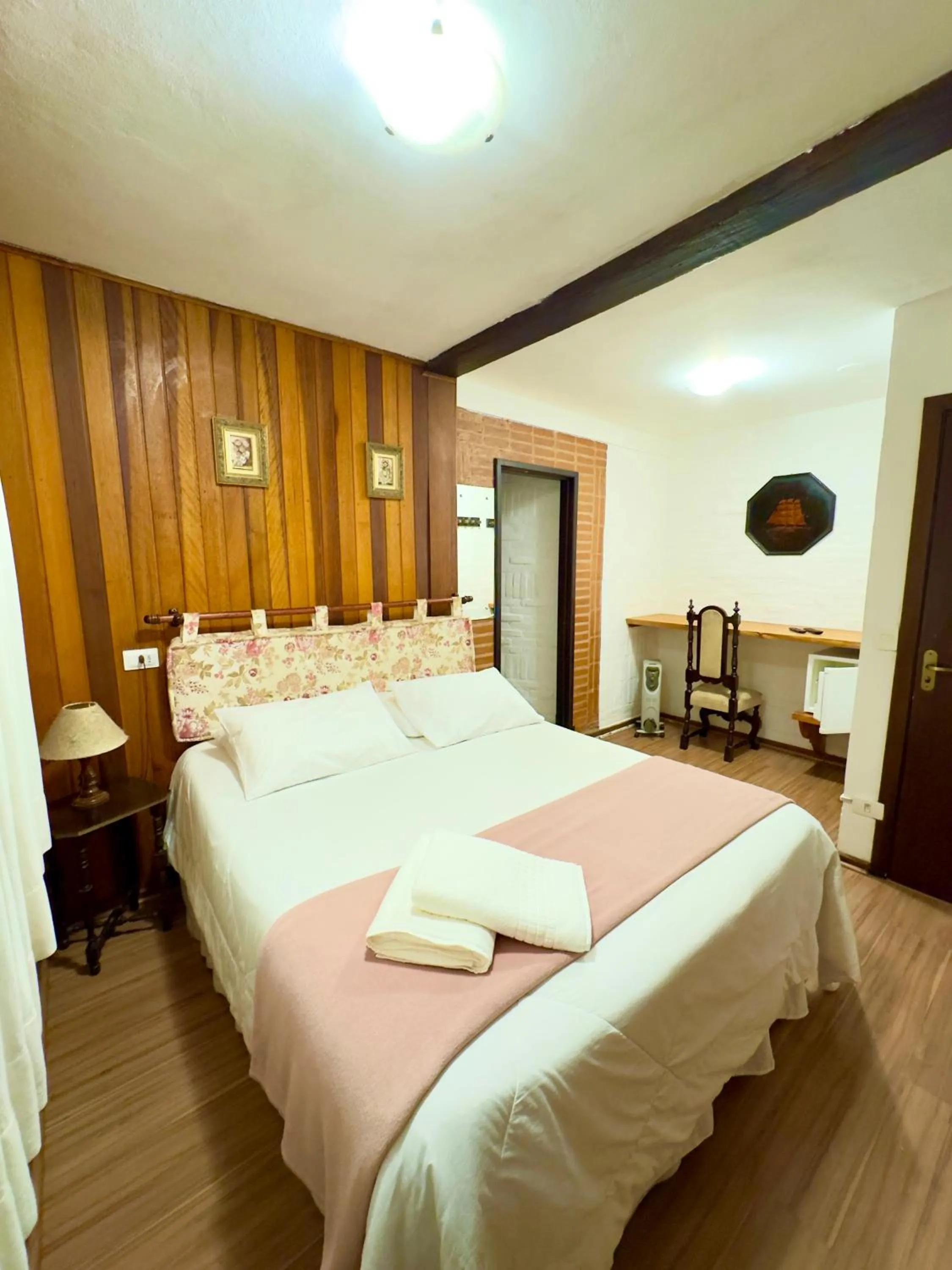 Bed in Pousada do Sino - 2 min do Capivari
