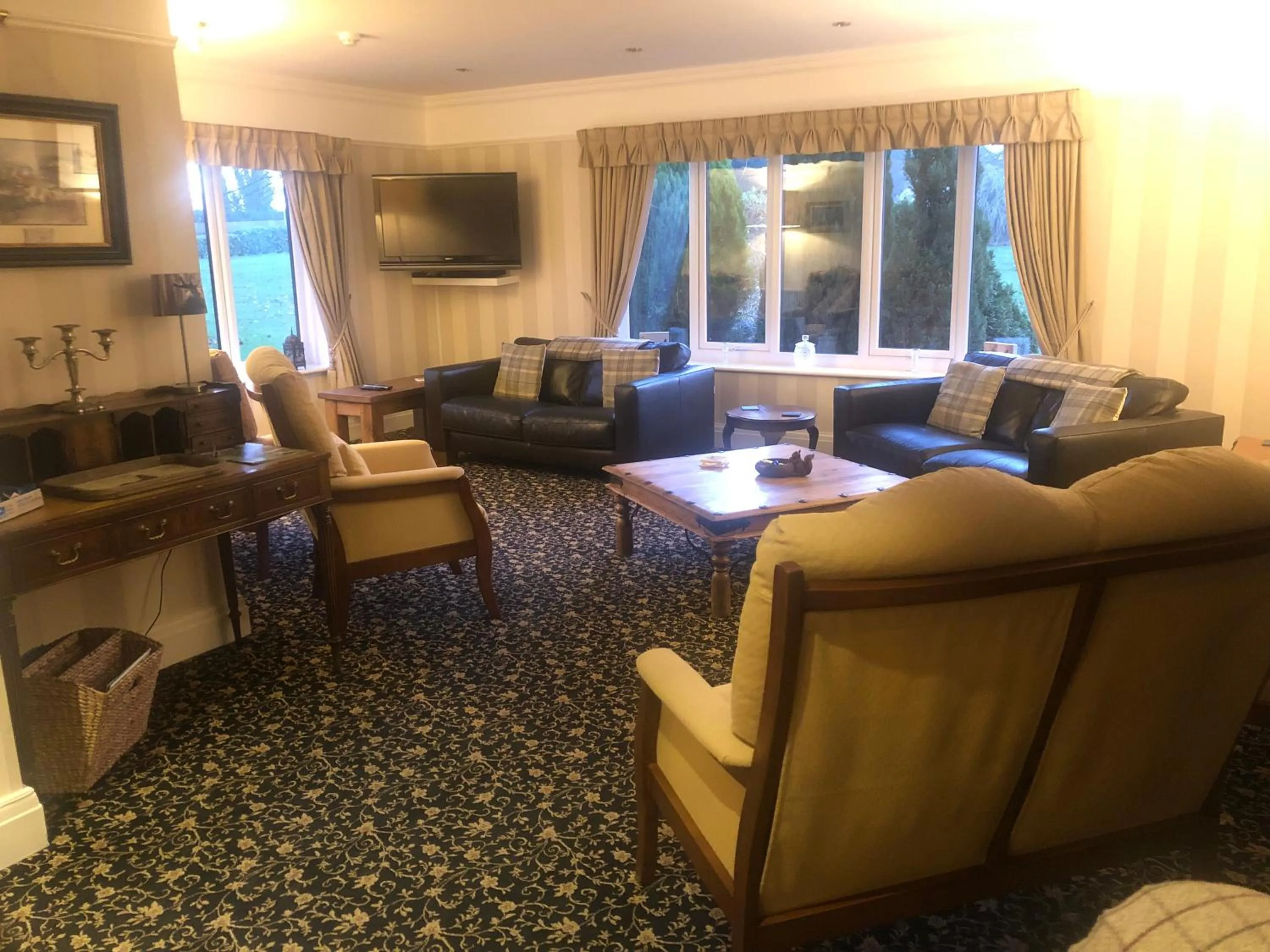 Lounge or bar in Burton Lodge Guest House & Spa