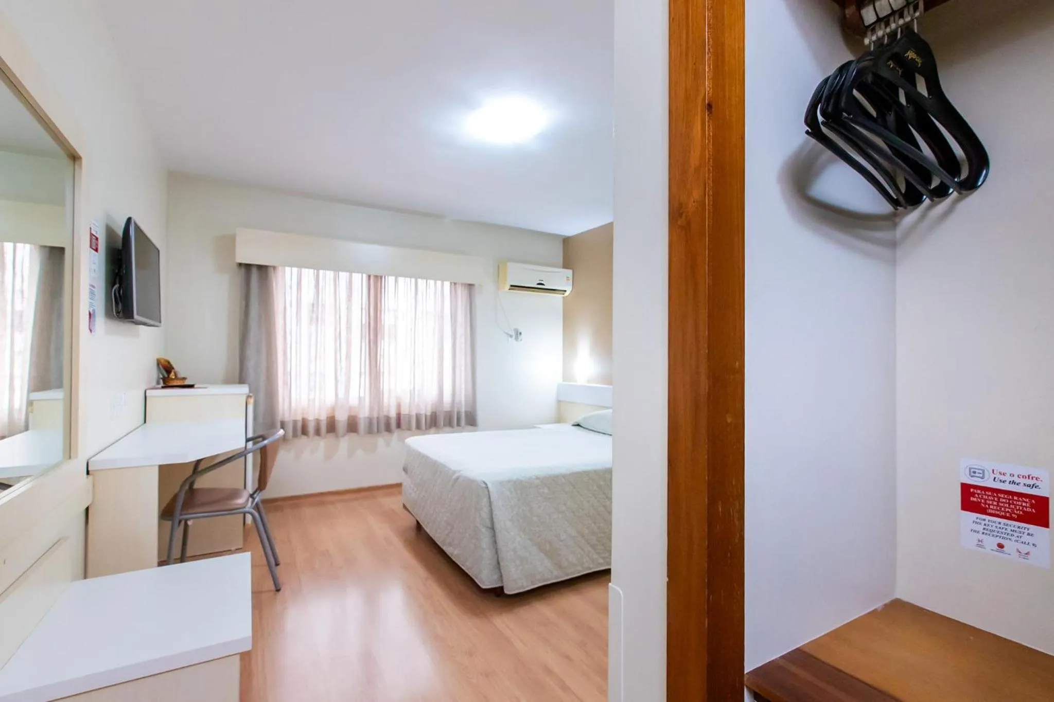 Bedroom, Bed in Hotel Suárez São Leopoldo