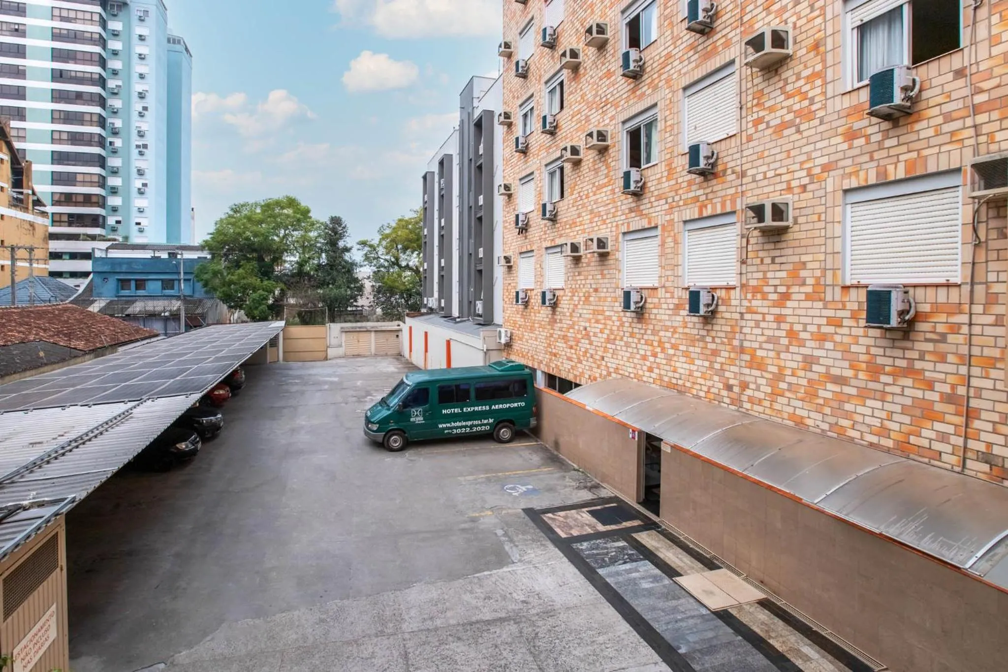 Parking in Hotel Suárez São Leopoldo