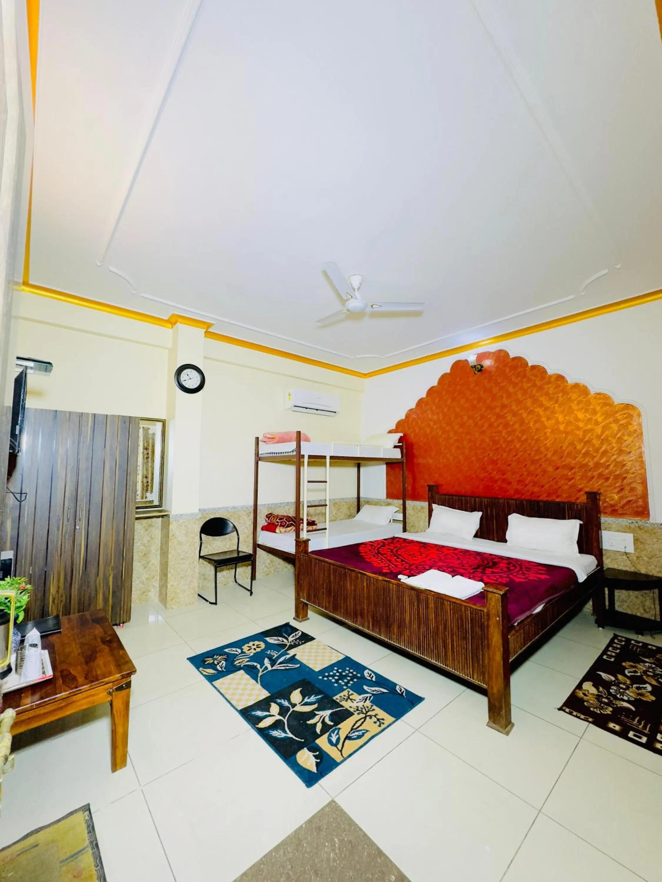 MOONLIGHT HOMESTAY & HOSTEL
