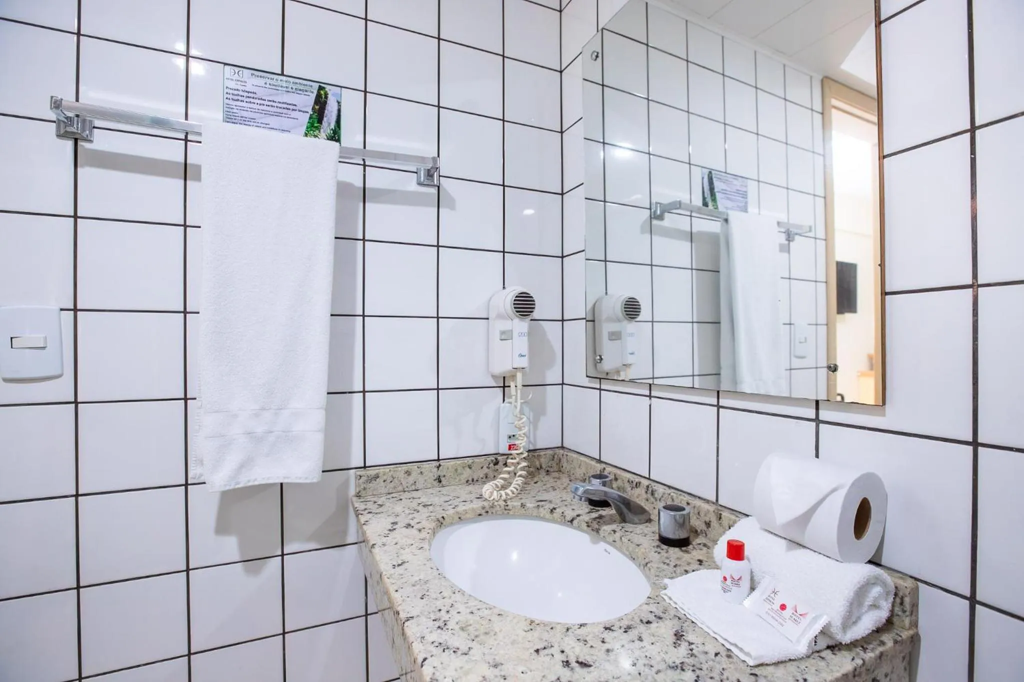 Bathroom in Hotel Express São Leopoldo