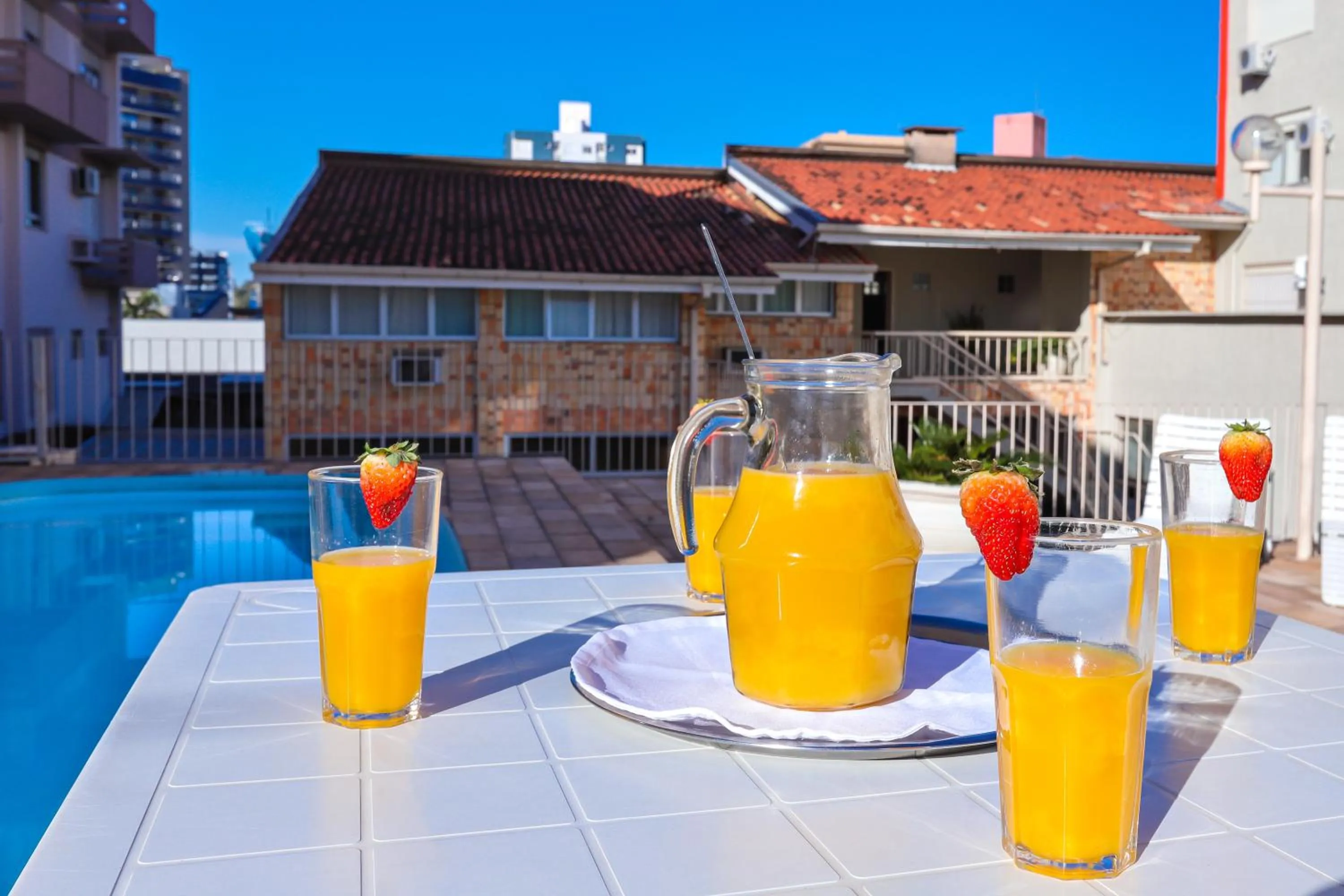 Swimming pool in Hotel Suárez Campo Bom
