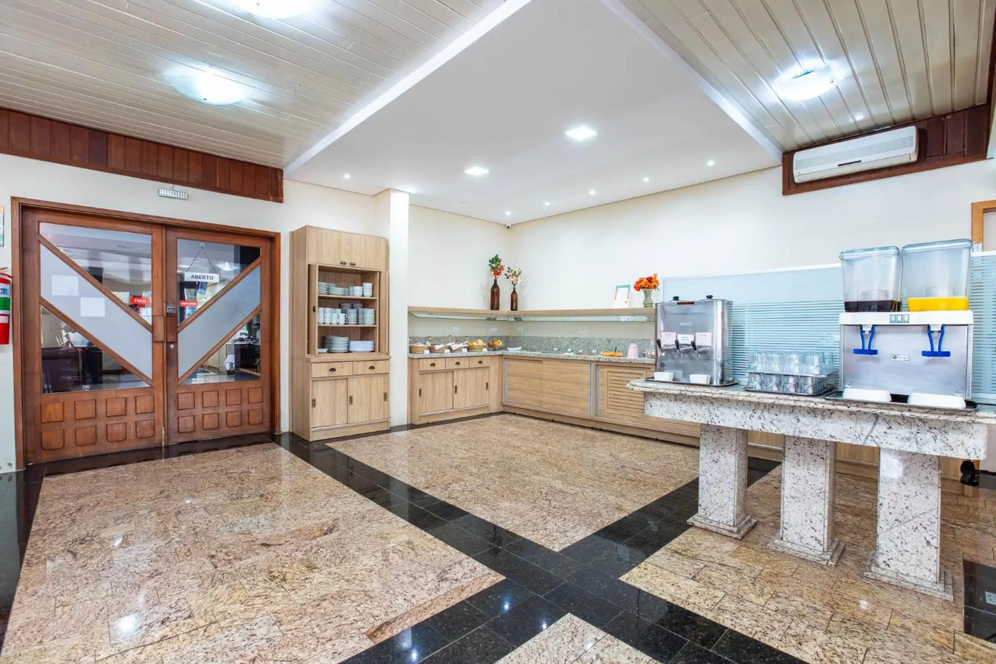 Restaurant/places to eat in Hotel Suárez Campo Bom