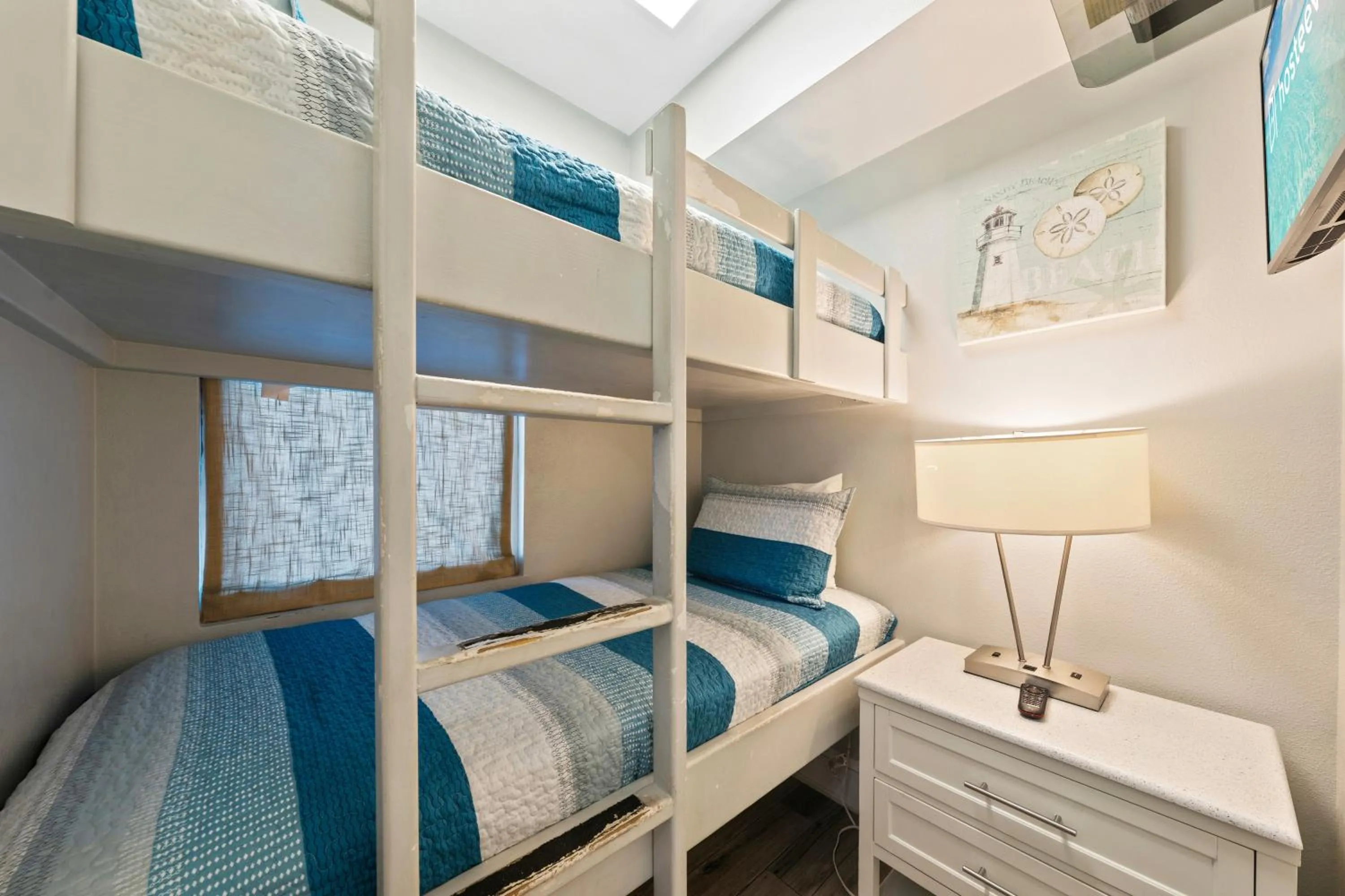 Bedroom, Bed in Lighthouse 714