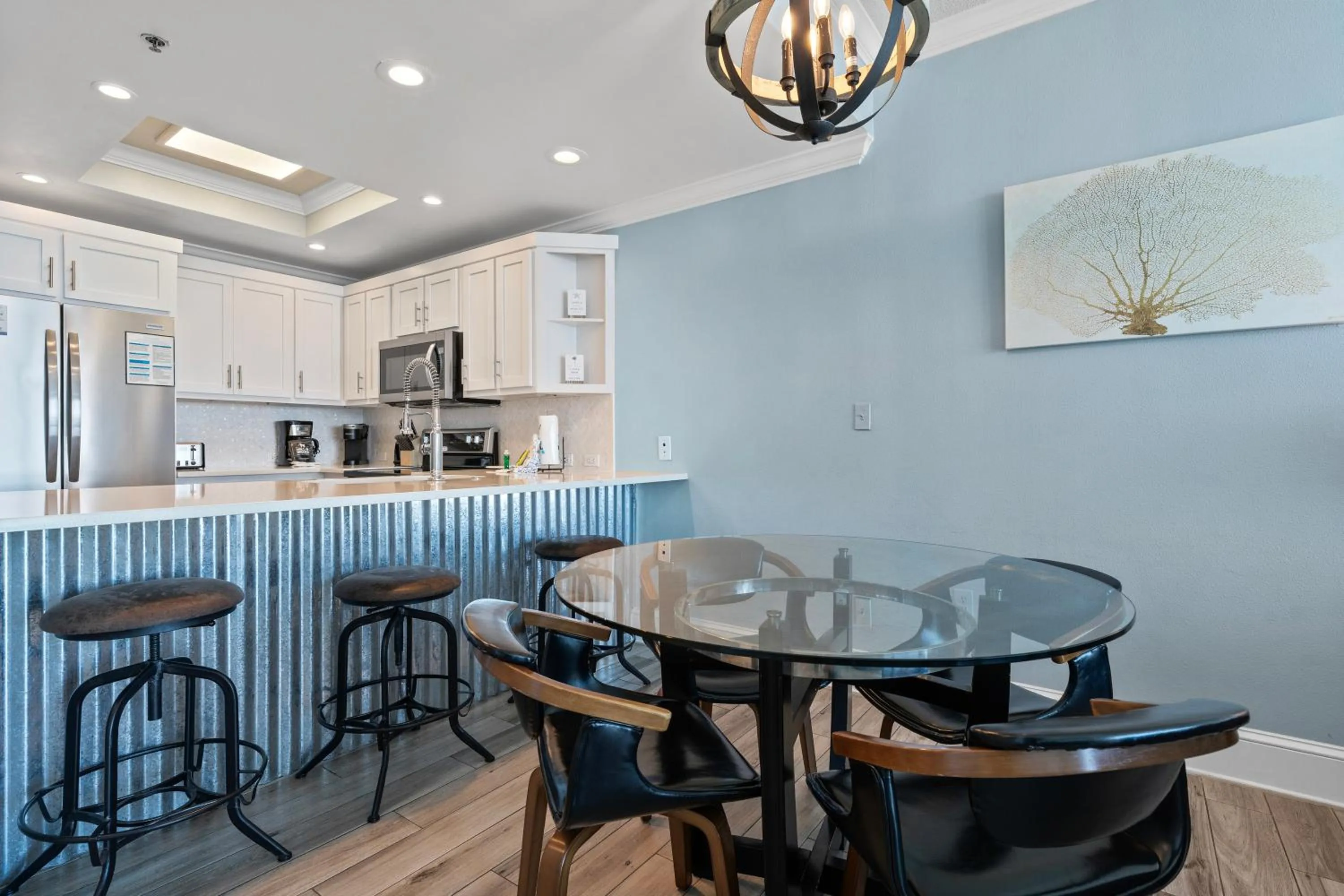 Dining area in Lighthouse 714