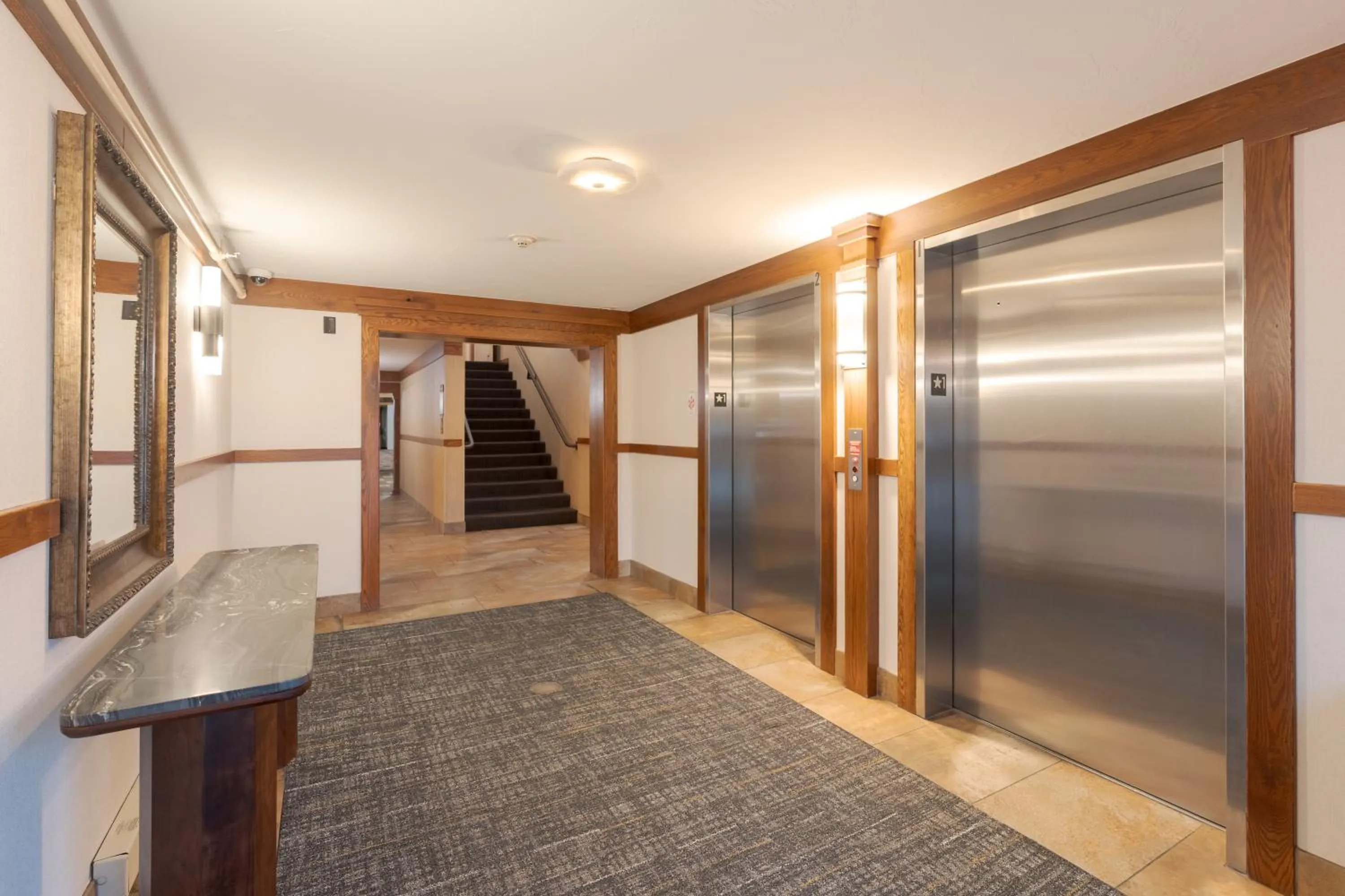 elevator in Best Western Plus GranTree Inn