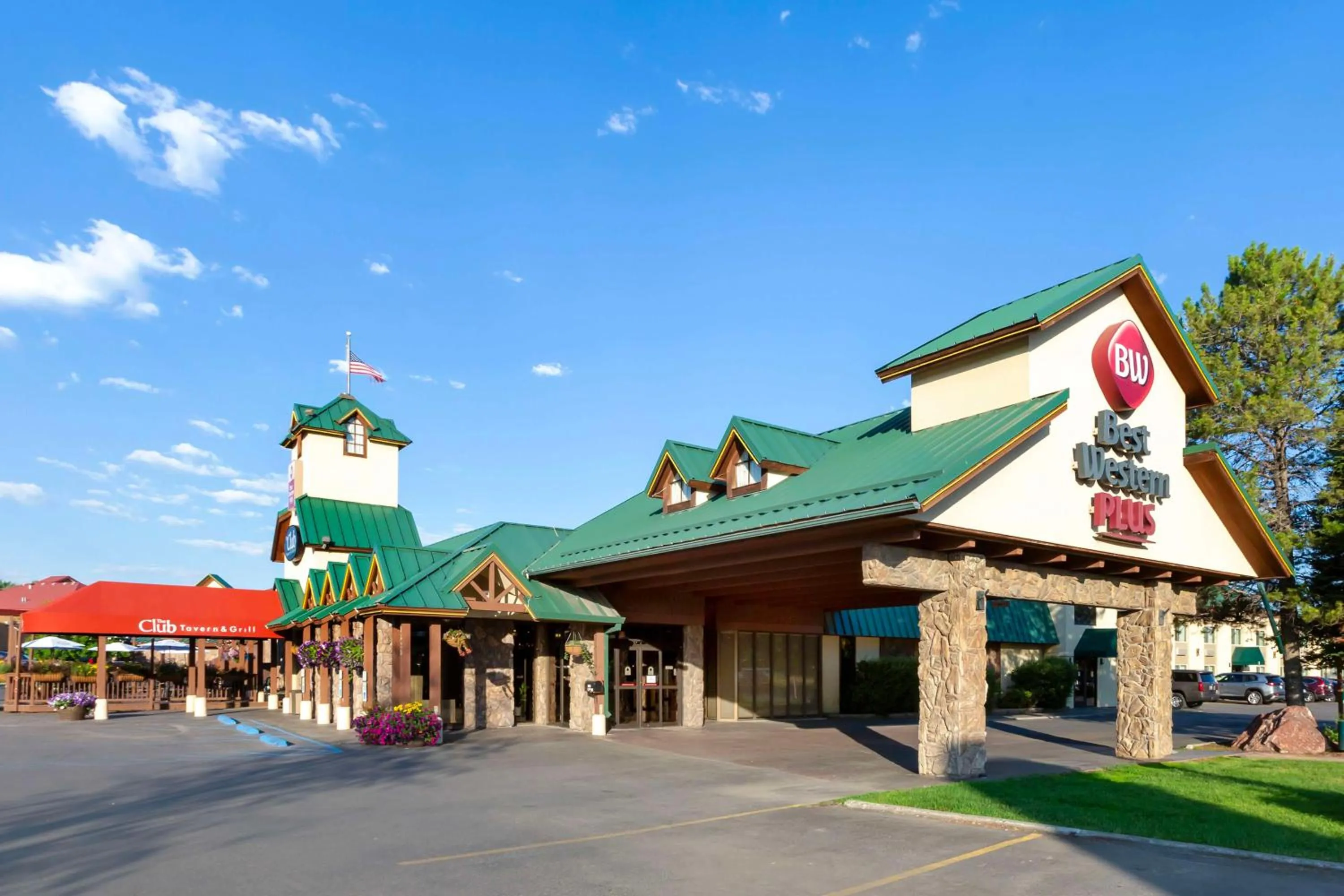 Property building in Best Western Plus GranTree Inn