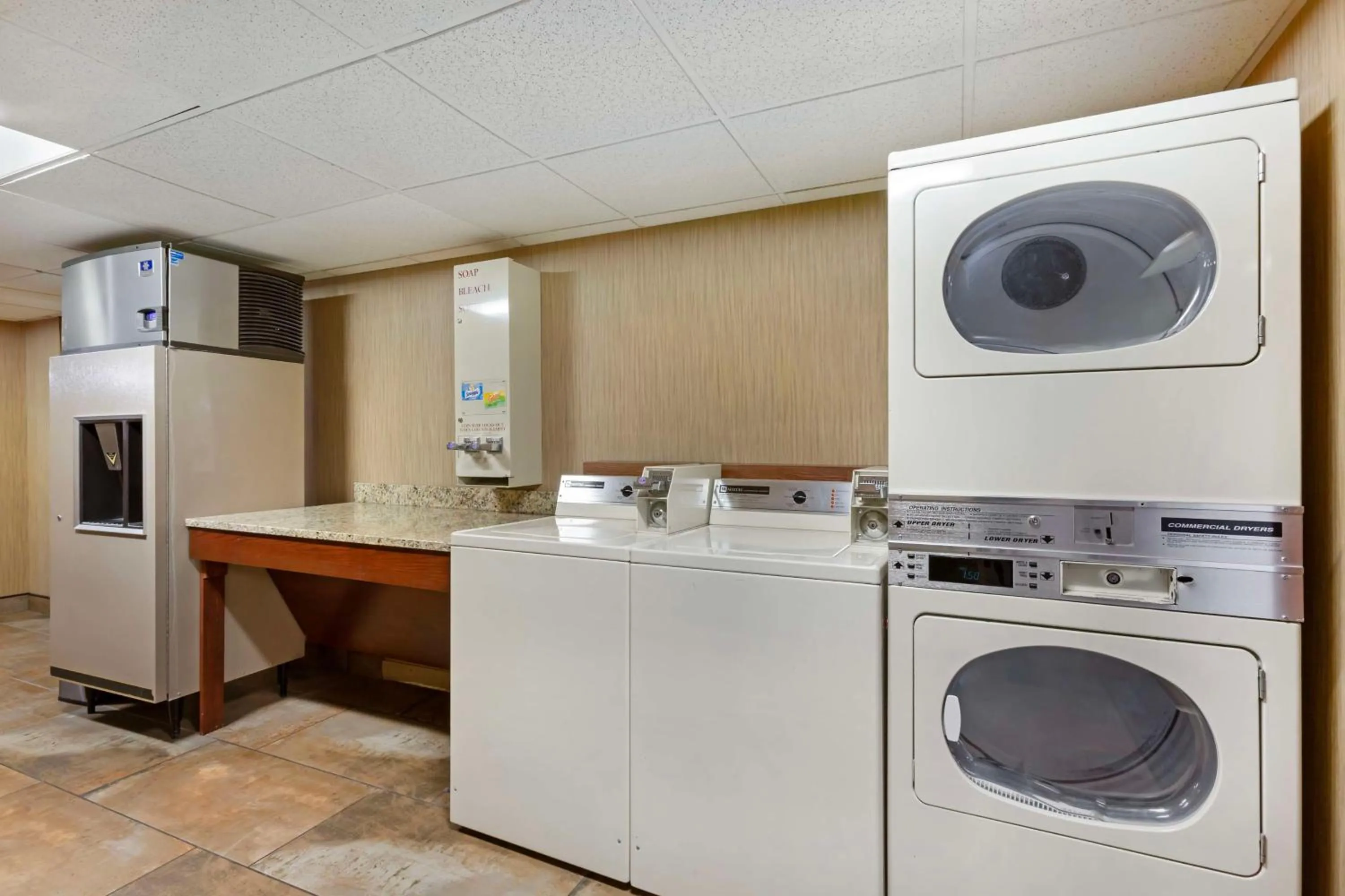 laundry in Best Western Plus GranTree Inn