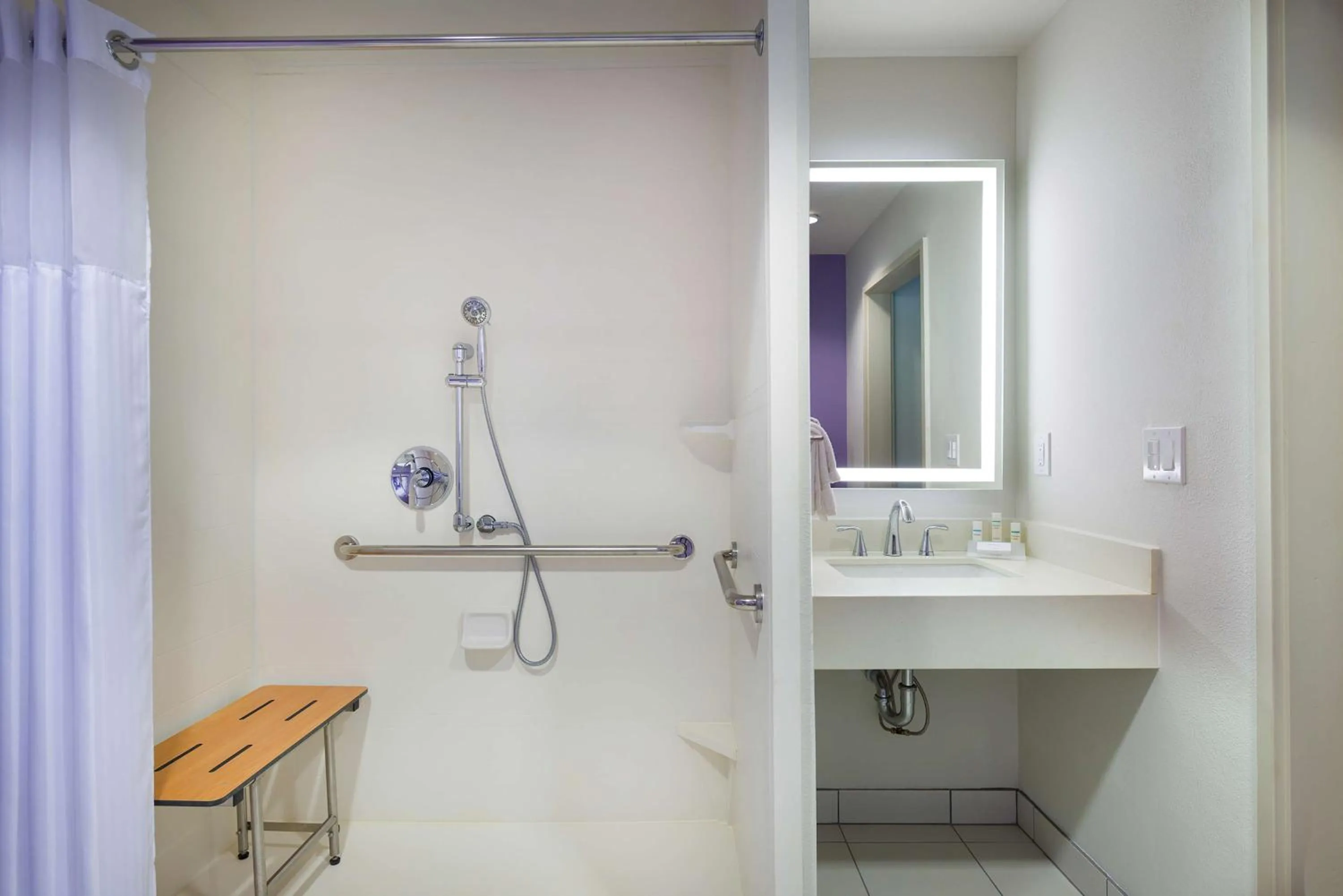 Bathroom in Hilton Garden Inn Kauai Wailua Bay, HI