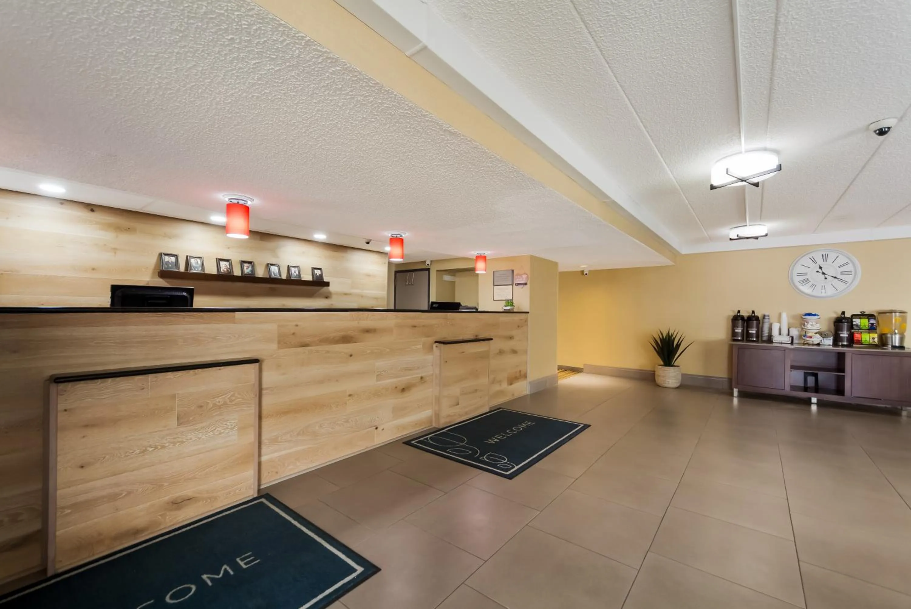 Lobby or reception in Country Inn & Suites by Radisson, Lincoln Airport, NE