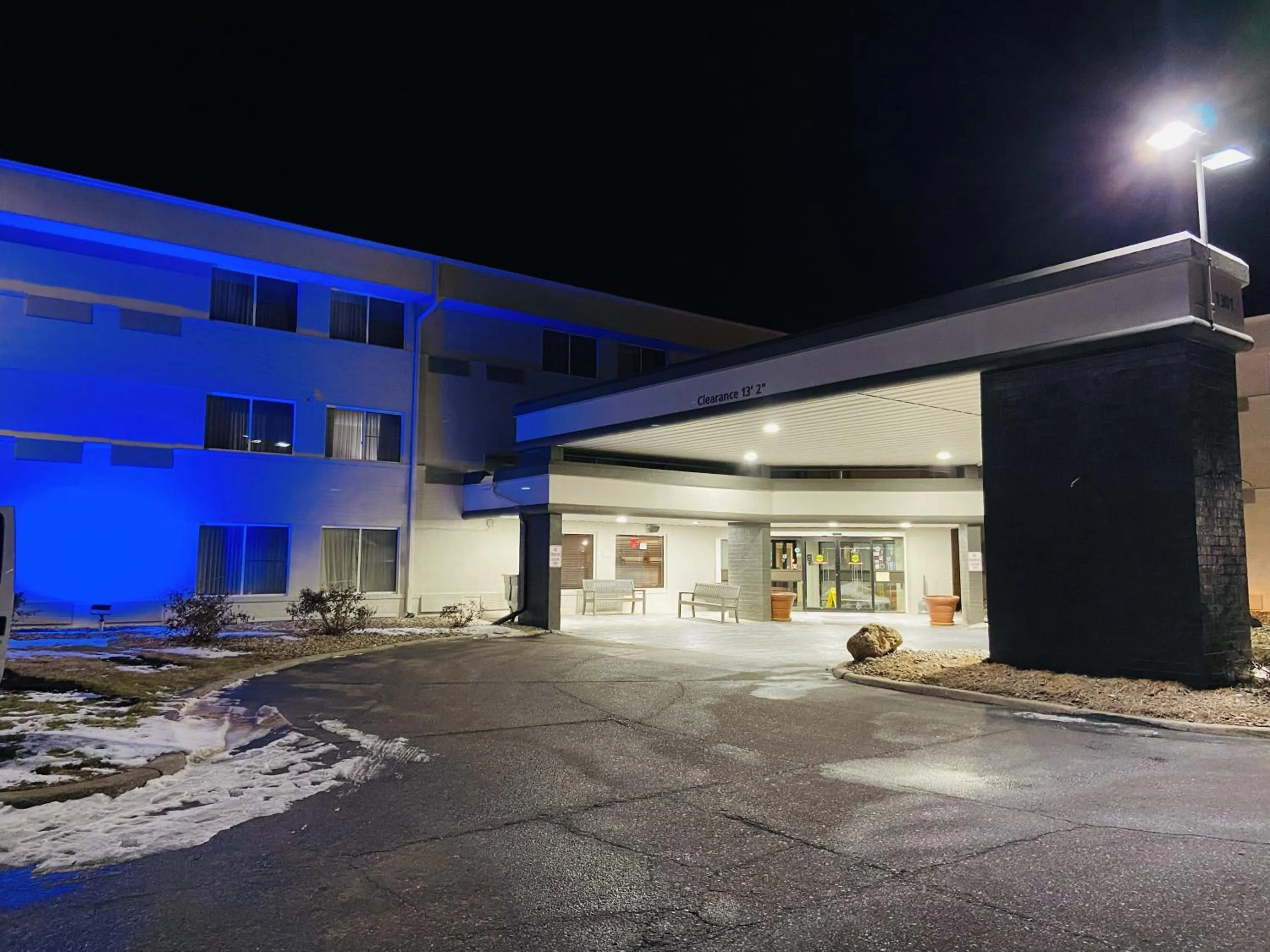 Property building in Country Inn & Suites by Radisson, Lincoln Airport, NE