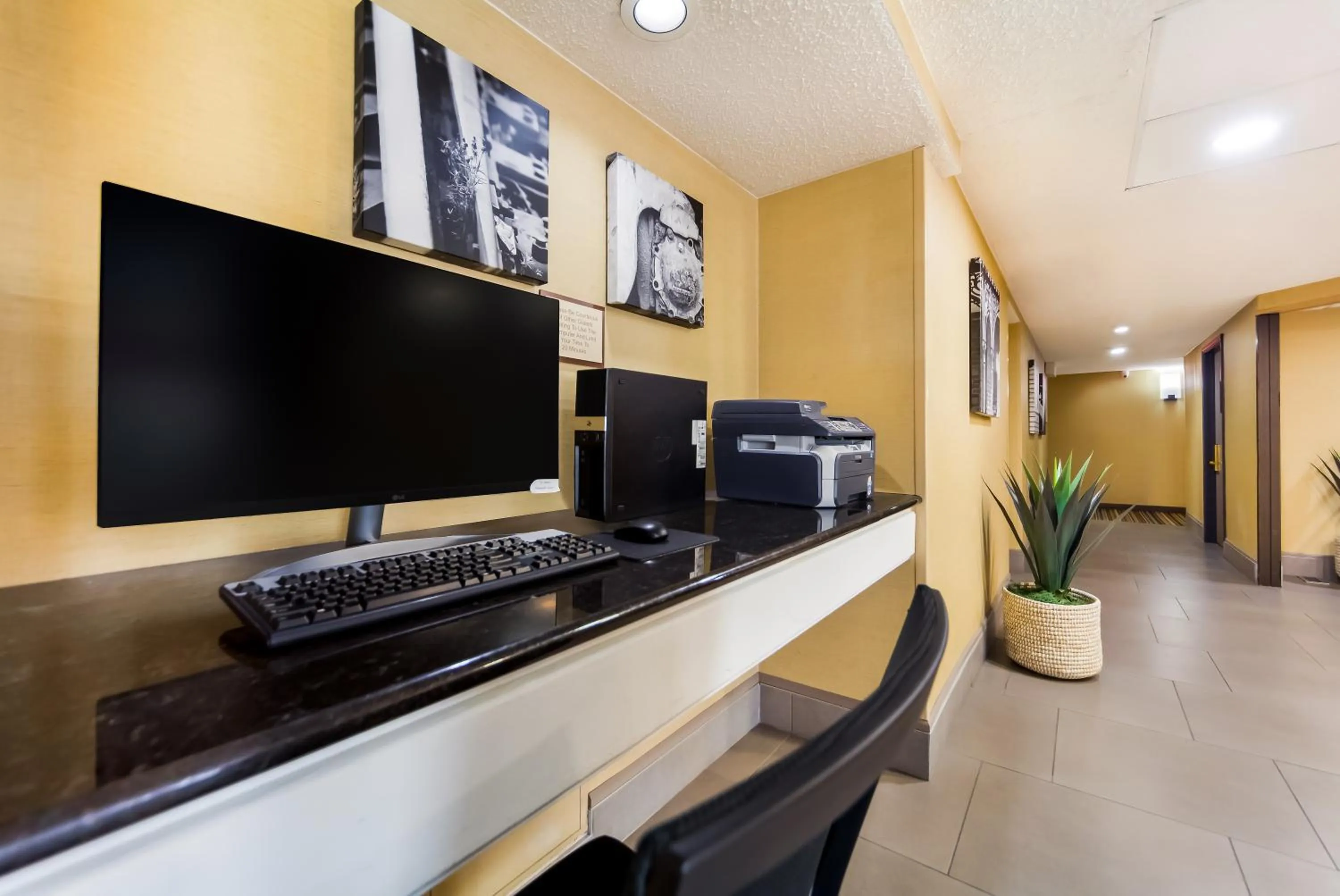 Business facilities in Country Inn & Suites by Radisson, Lincoln Airport, NE