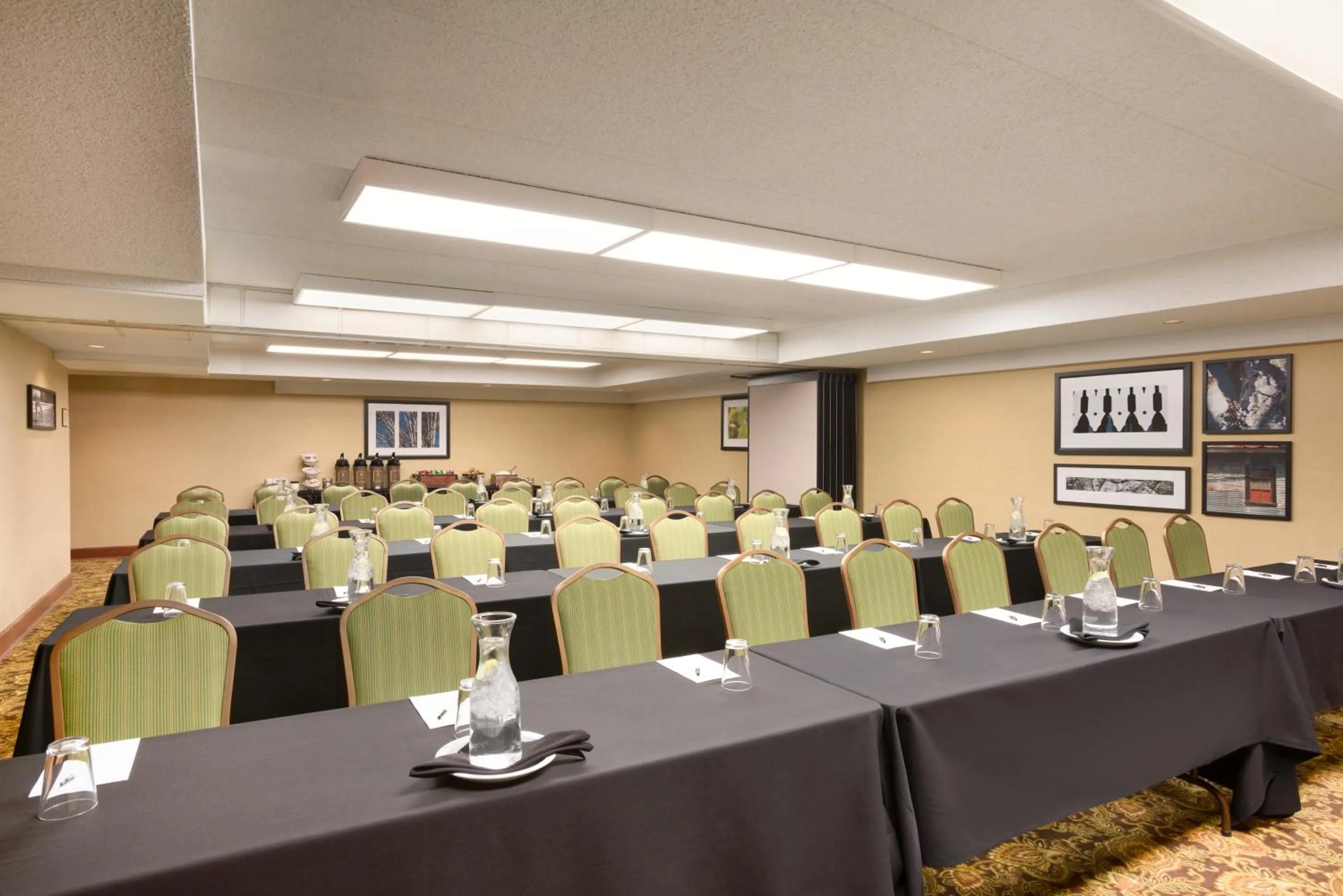 Business facilities in Country Inn & Suites by Radisson, Lincoln Airport, NE
