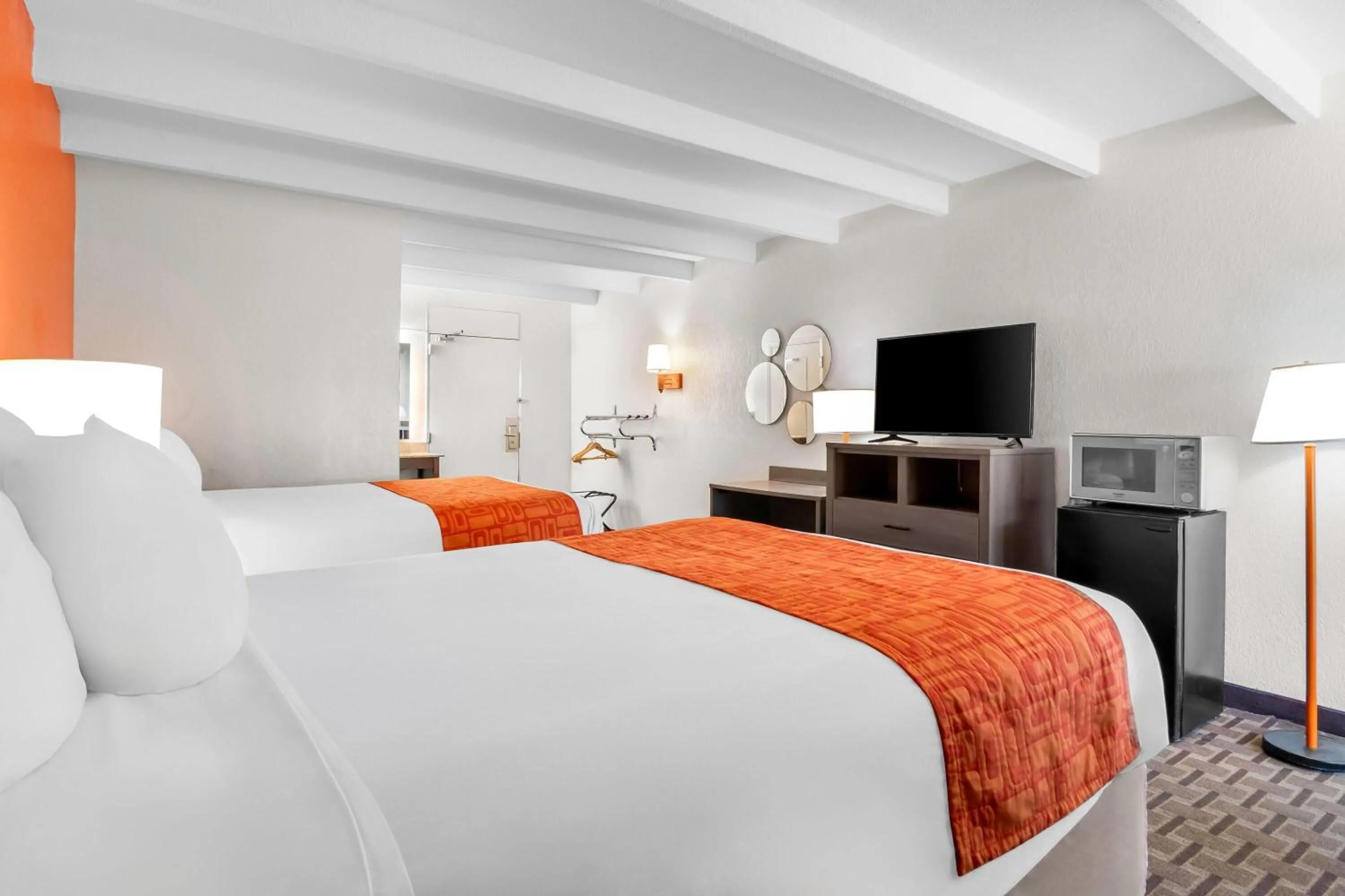 Bed in Howard Johnson by Wyndham Vero Beach / Downtown