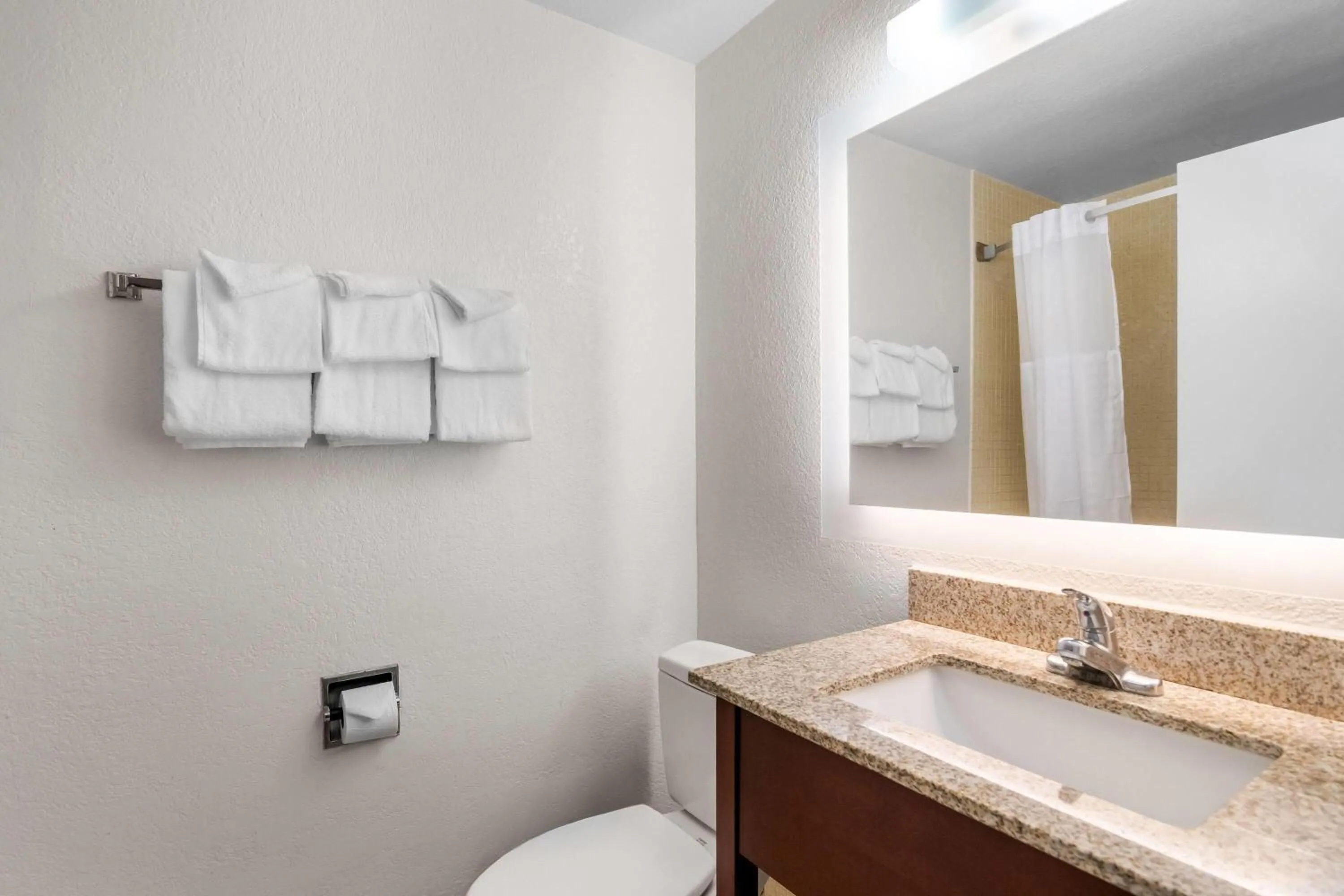Bathroom in Howard Johnson by Wyndham Vero Beach / Downtown