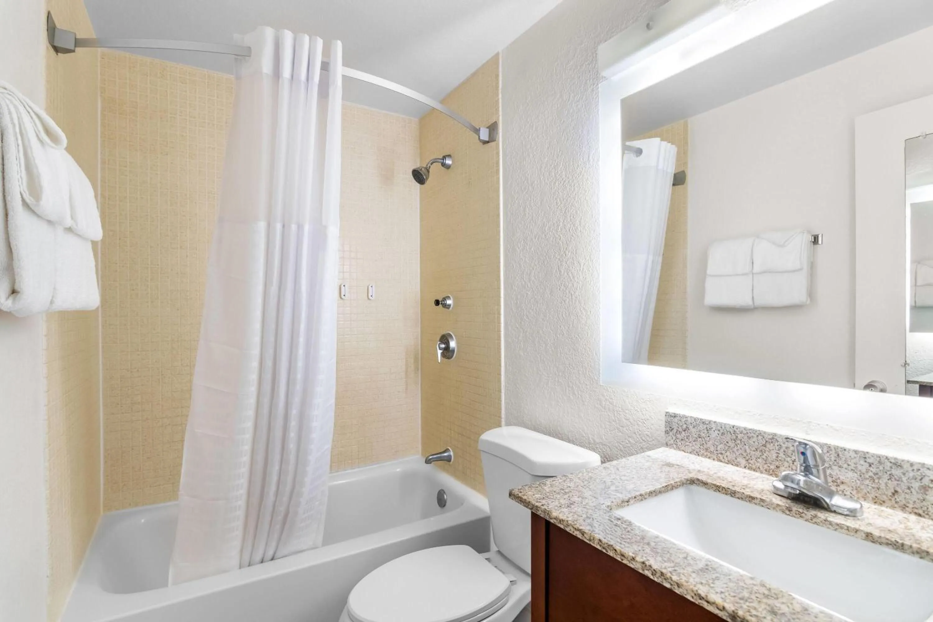 Bathroom in Howard Johnson by Wyndham Vero Beach / Downtown