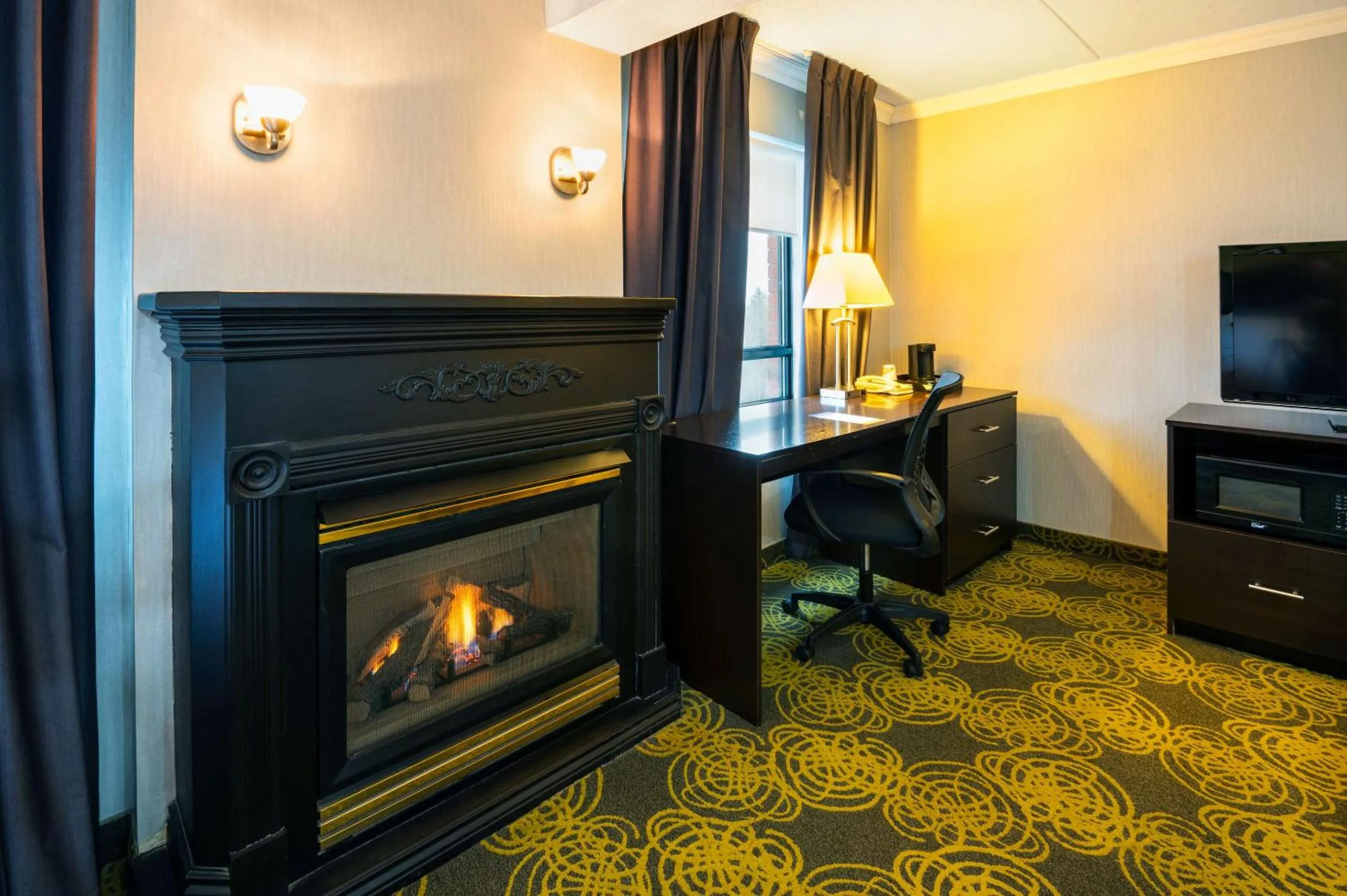 Bedroom in Comfort Hotel & Suites