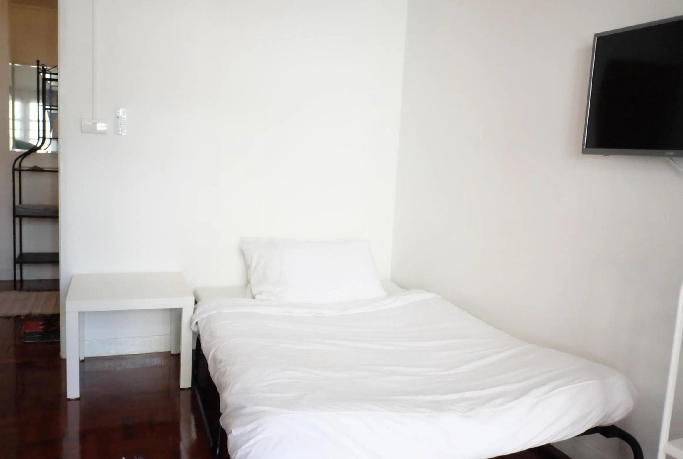 Bed in 12/14 HOME Studio