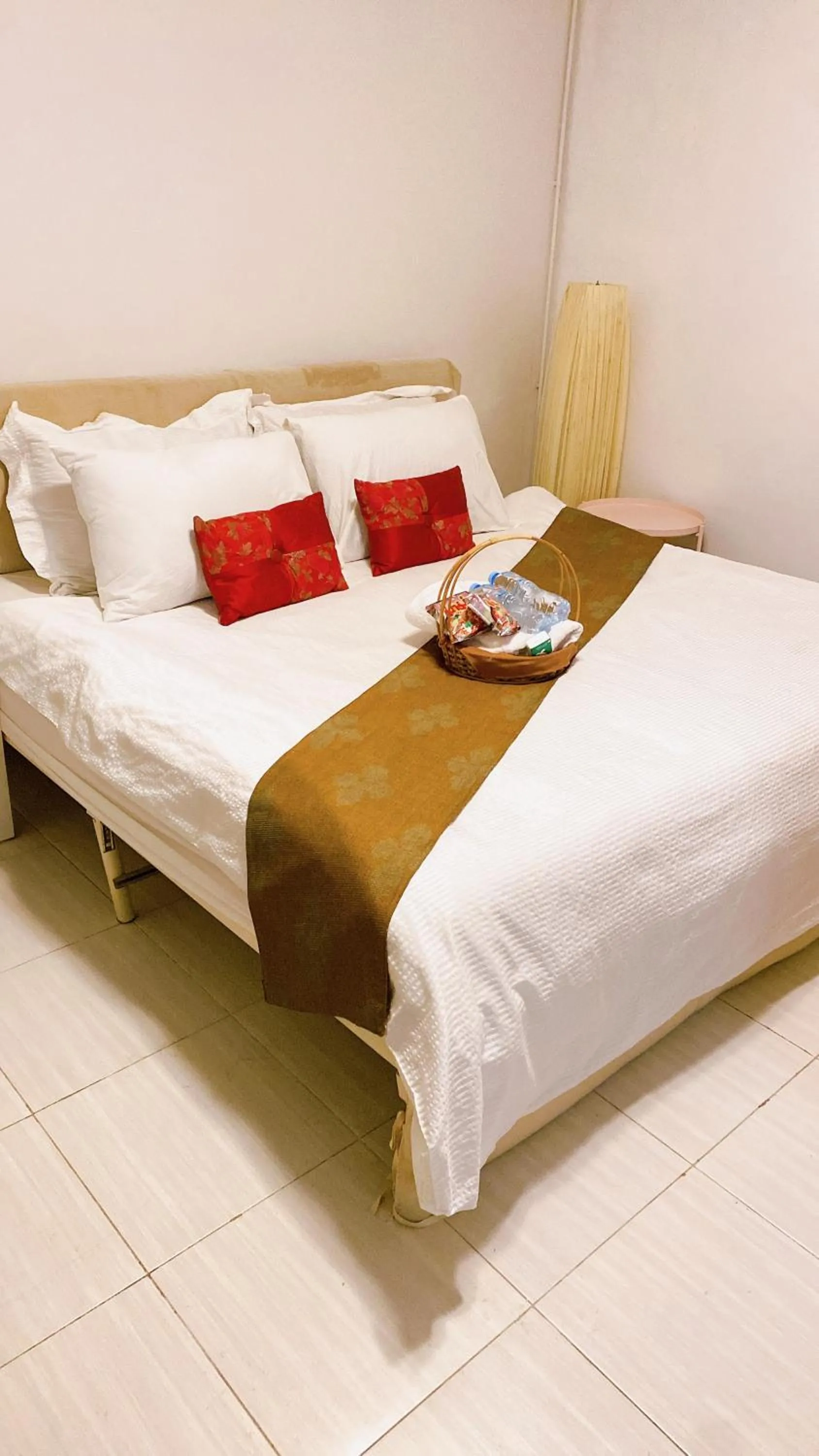 Bed in 12/14 HOME Studio