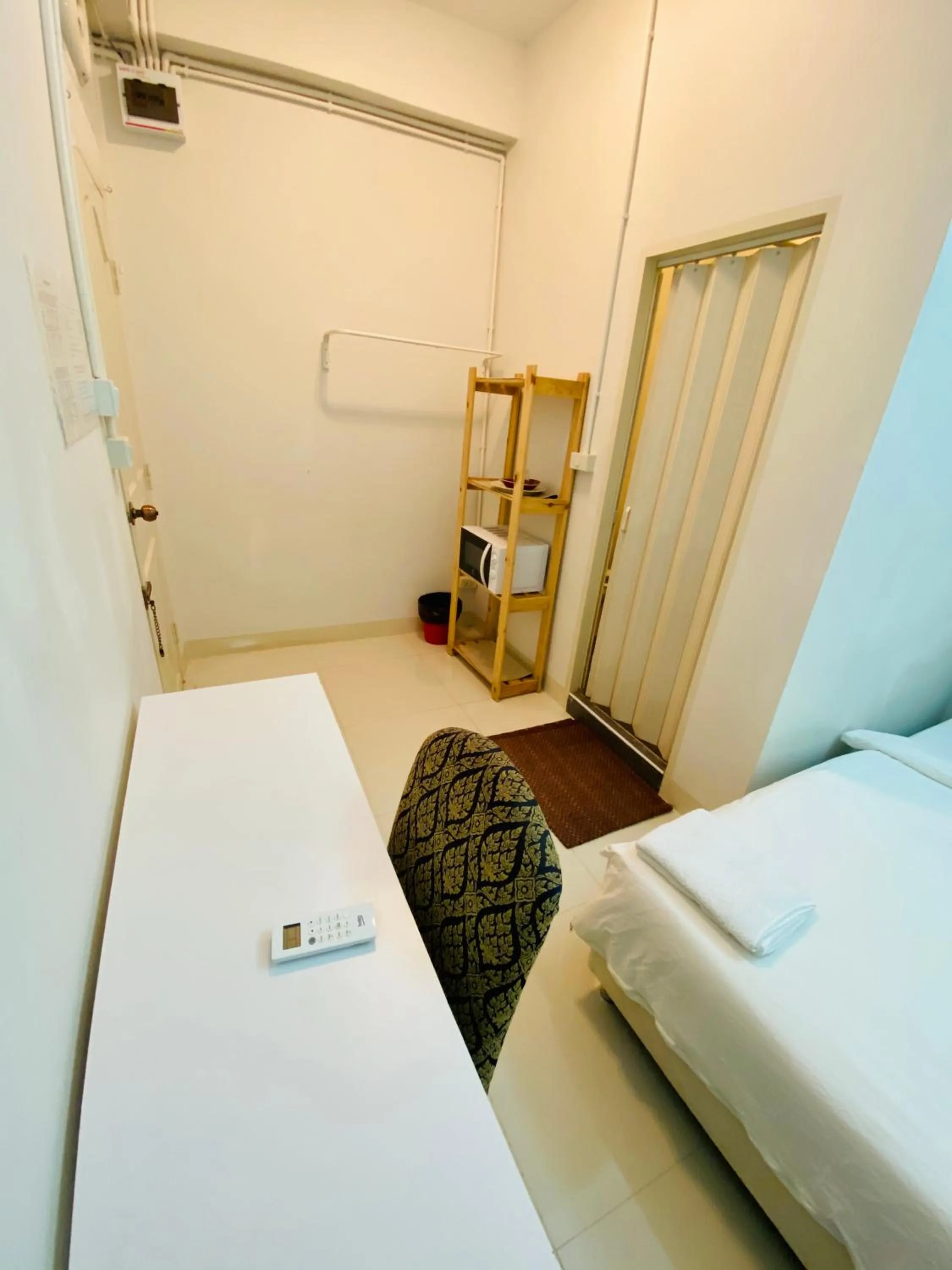 Photo of the whole room, Bed in 12/14 HOME Studio