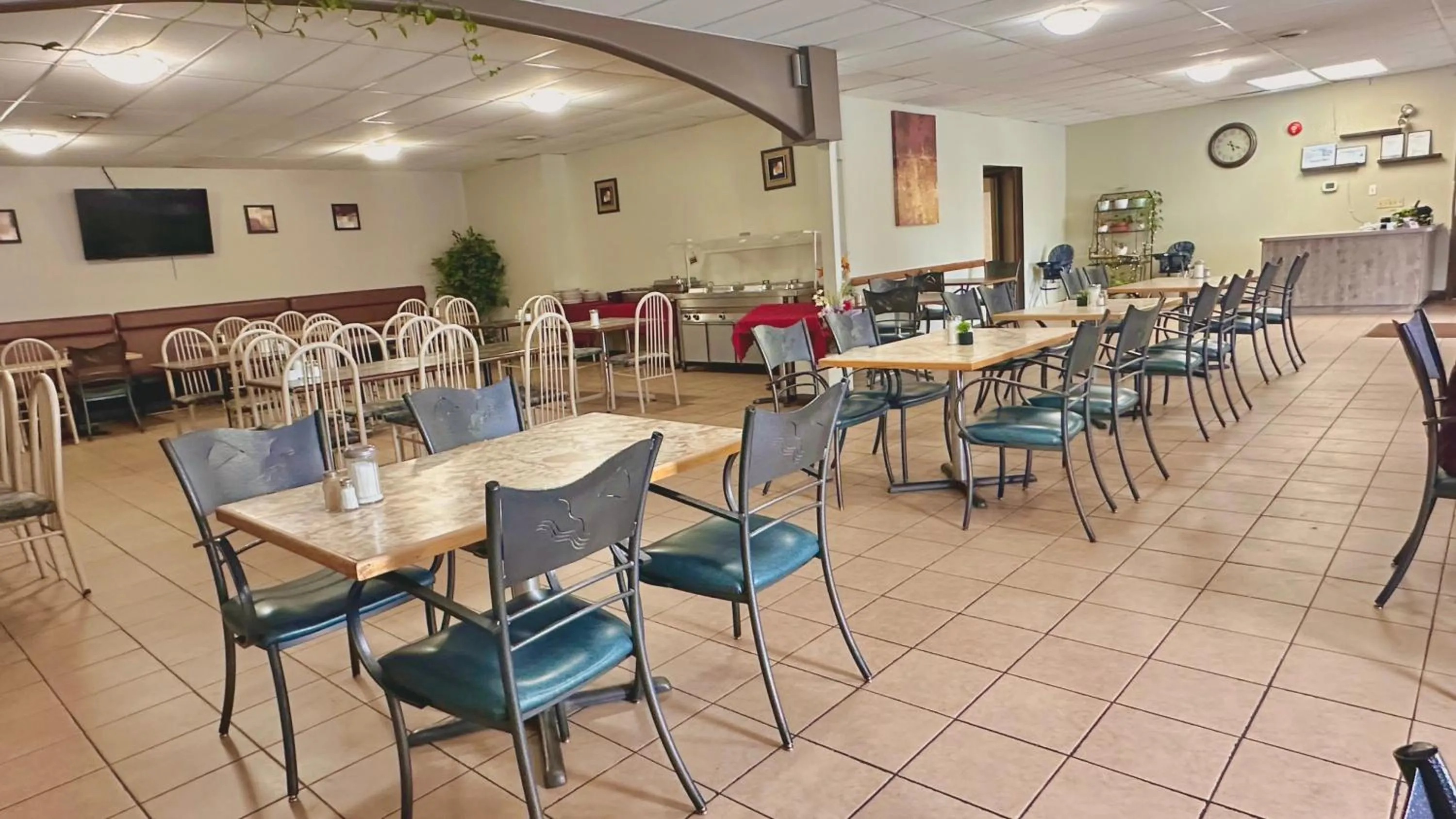 Restaurant/places to eat in Lacombe Motor Inn