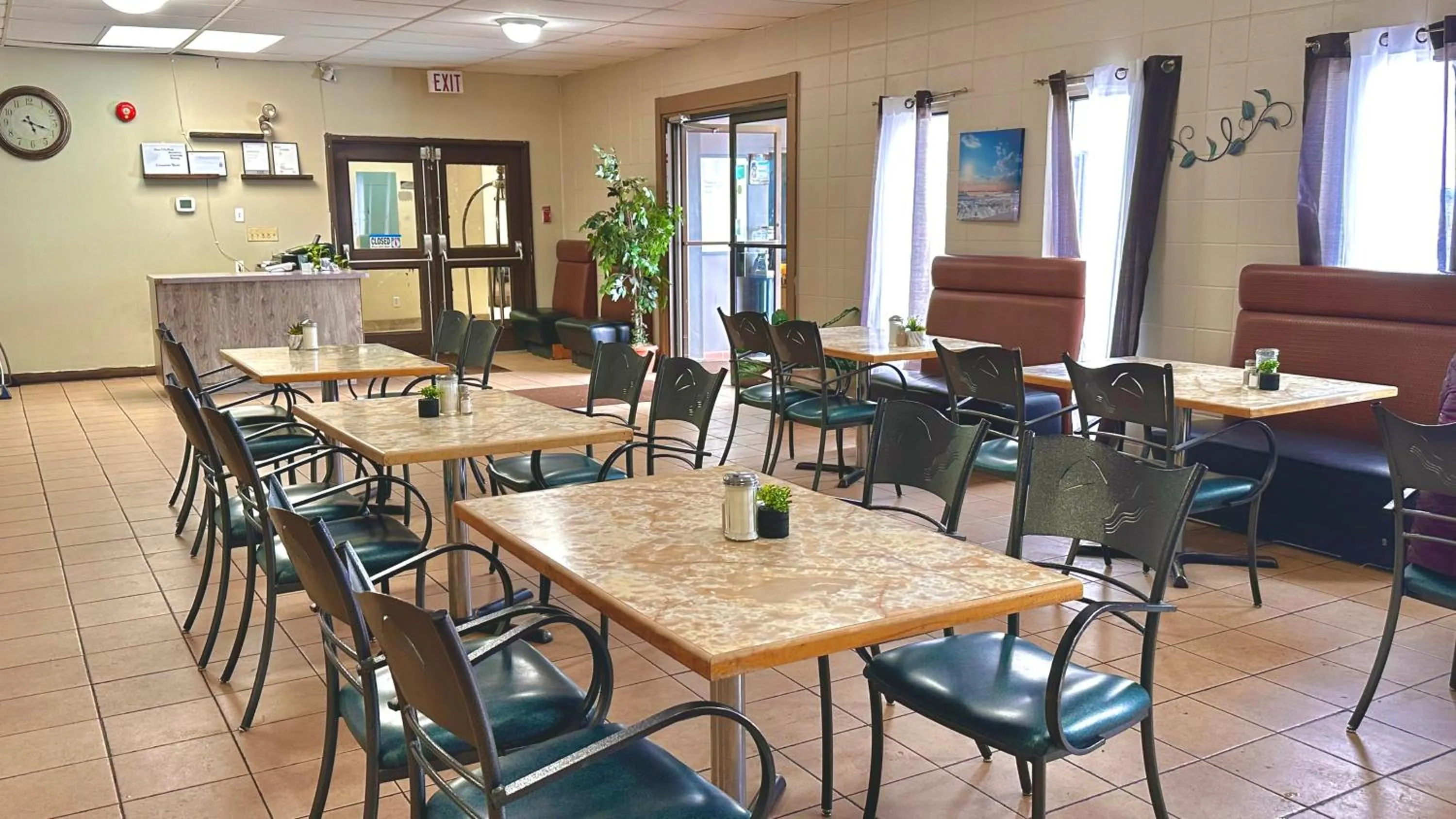 Restaurant/places to eat in Lacombe Motor Inn