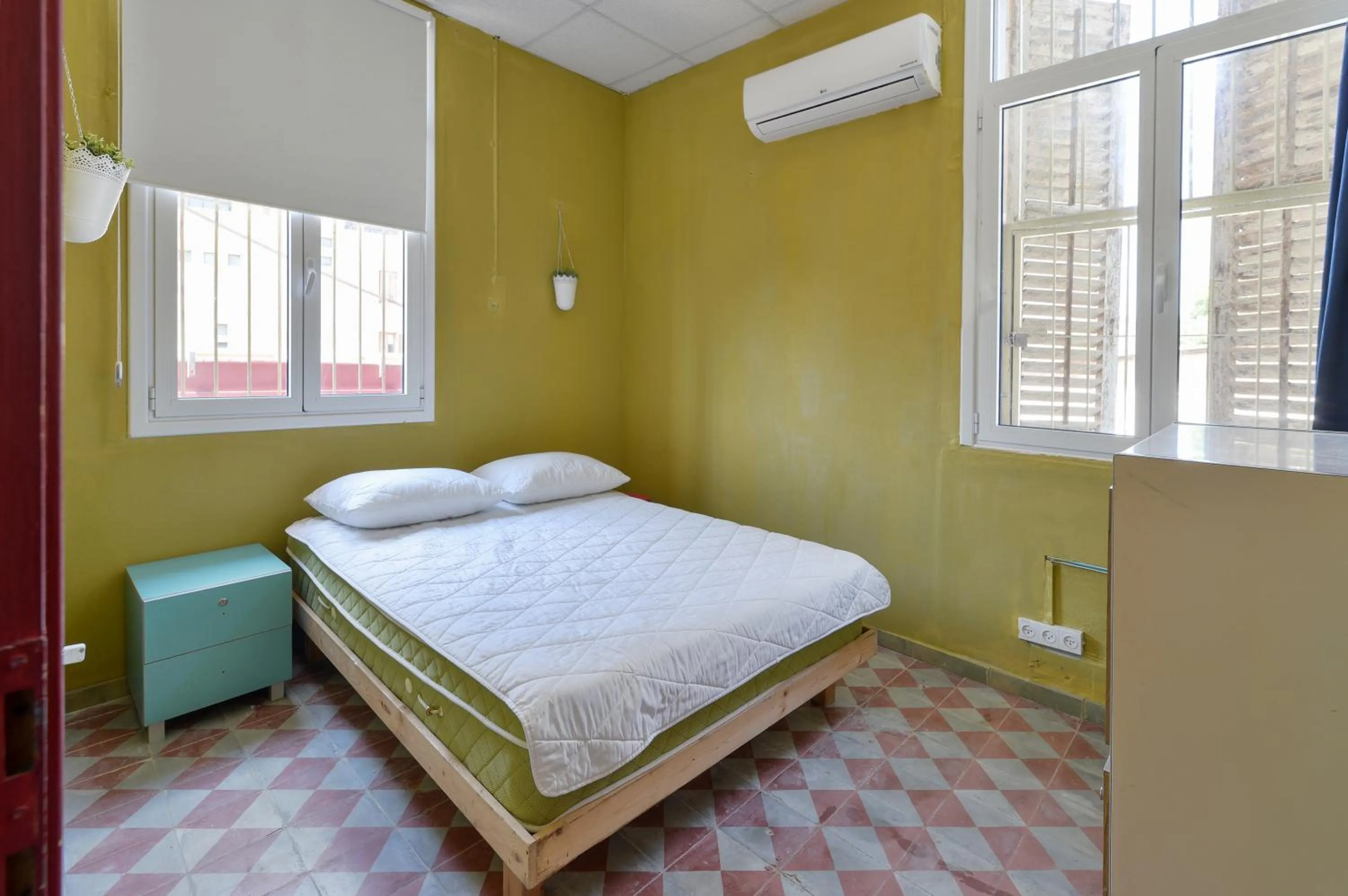 Bed in Roger's Hostel Tel Aviv (age 18-45)