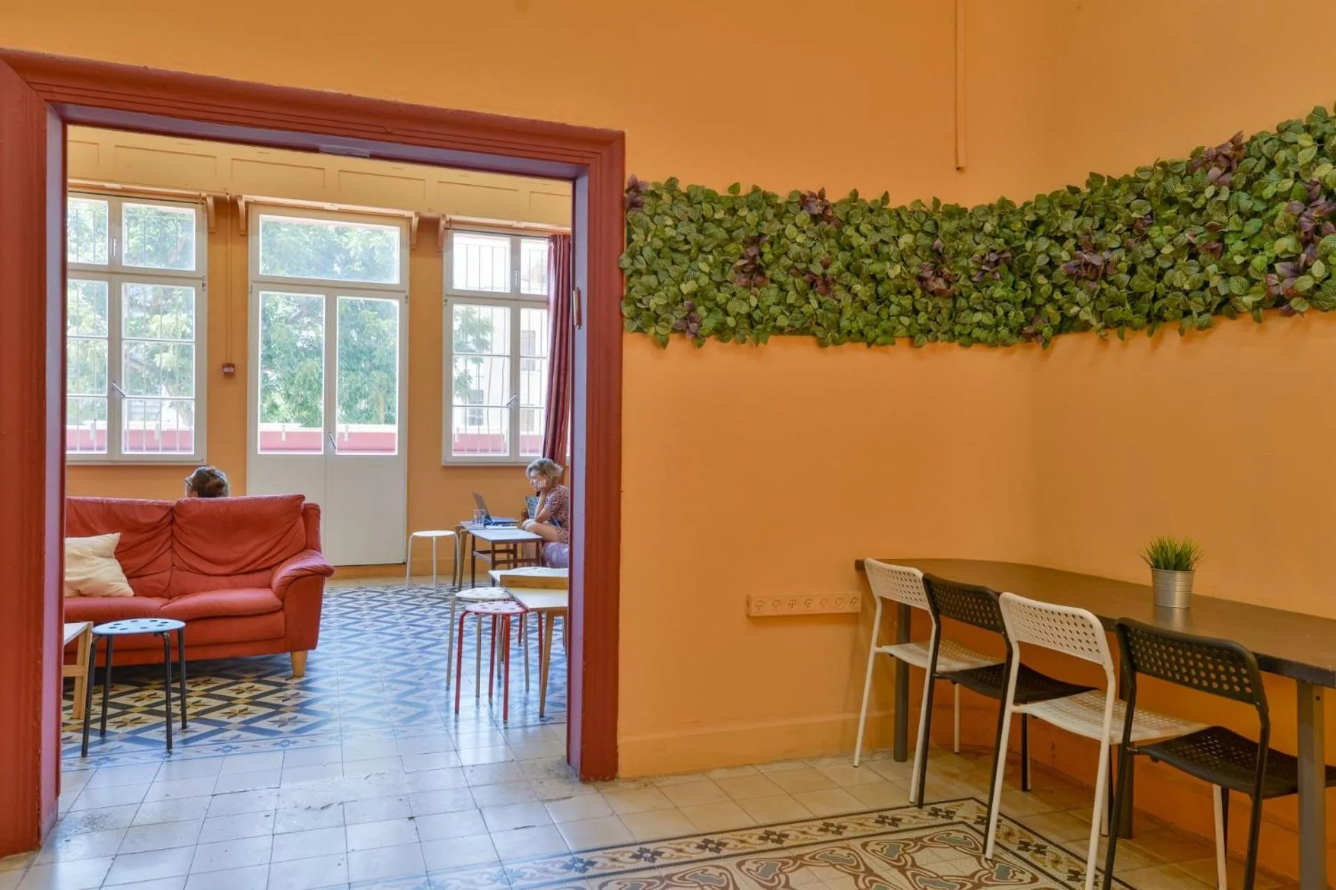 Roger's Hostel Tel Aviv (age 18-45)